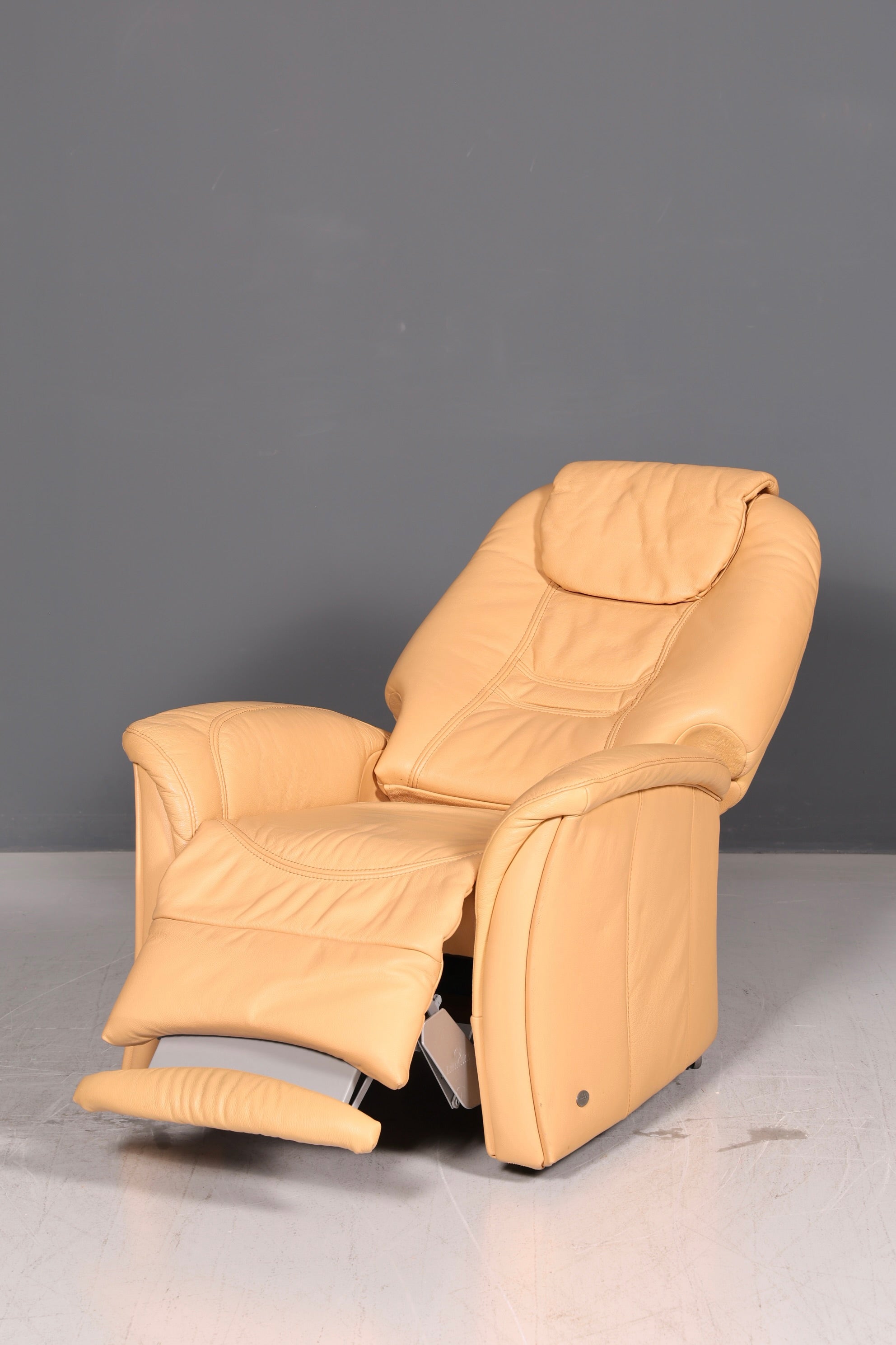 Prachtige Himolla-relaxfauteuil van echt leer, beige tv-fauteuil, relaxfauteuil met ligfunctie, vintage