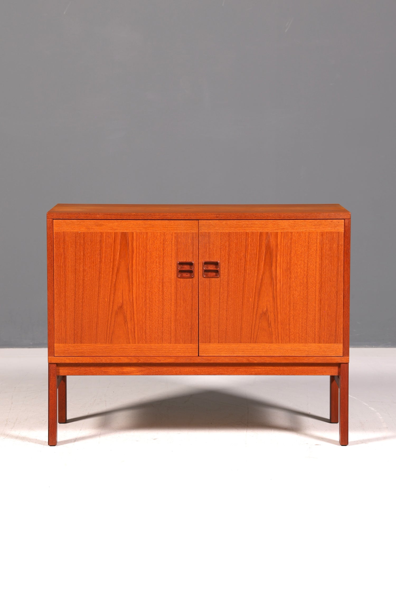 Wunderschöne Mid Century Kommode Vintage Schrank Retro Flurkommode 60s Sideboard Regal Designklassiker