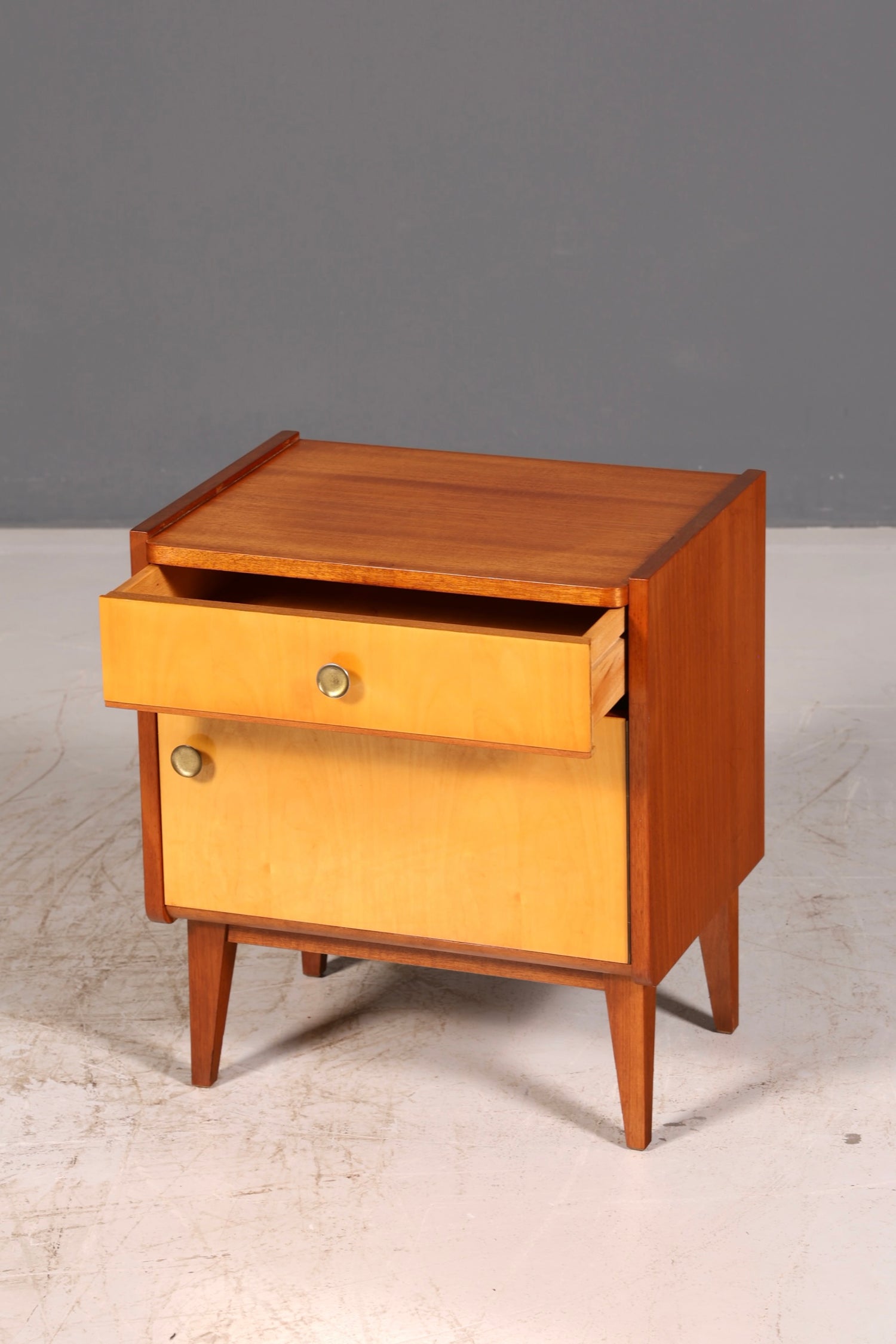 Wunderschöner Mid Century Nachttisch Vintage Danish Design Kommode Beistelltisch Nachtschrank Retro echt Holz 1 von 2