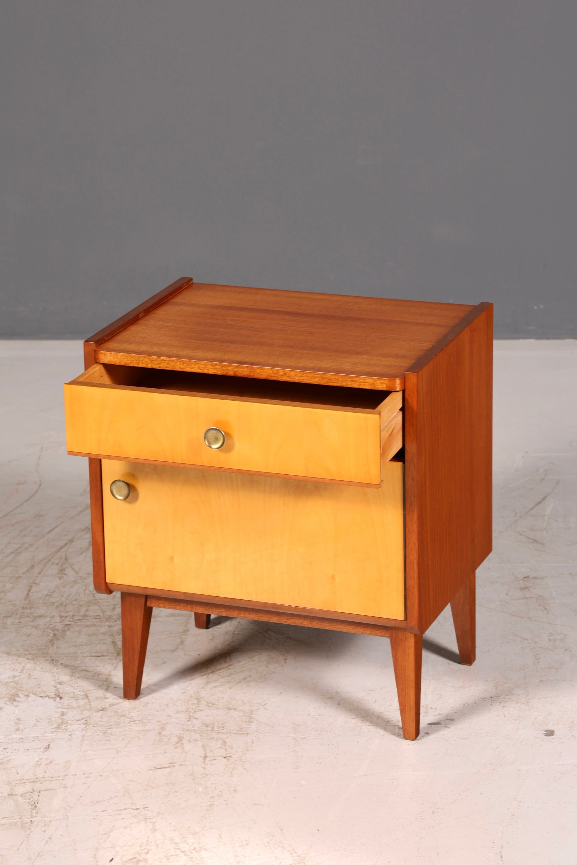 Wunderschöner Mid Century Nachttisch Vintage Danish Design Kommode Beistelltisch Nachtschrank Retro echt Holz 1 von 2