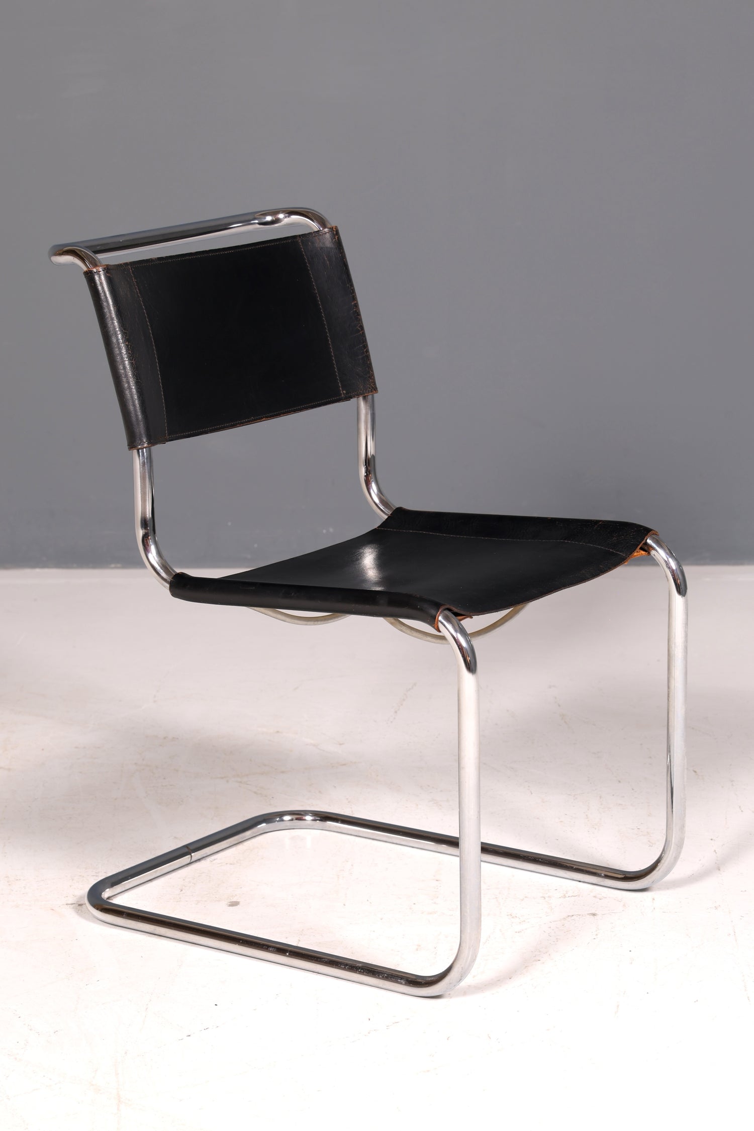 Edler Original Thonet Freischwinger Stuhl Chrom Leder Schwarz Bauhaus Designklassiker Vintage Kragstuhl Esszimmer Stuhl Vintage 1 von 2