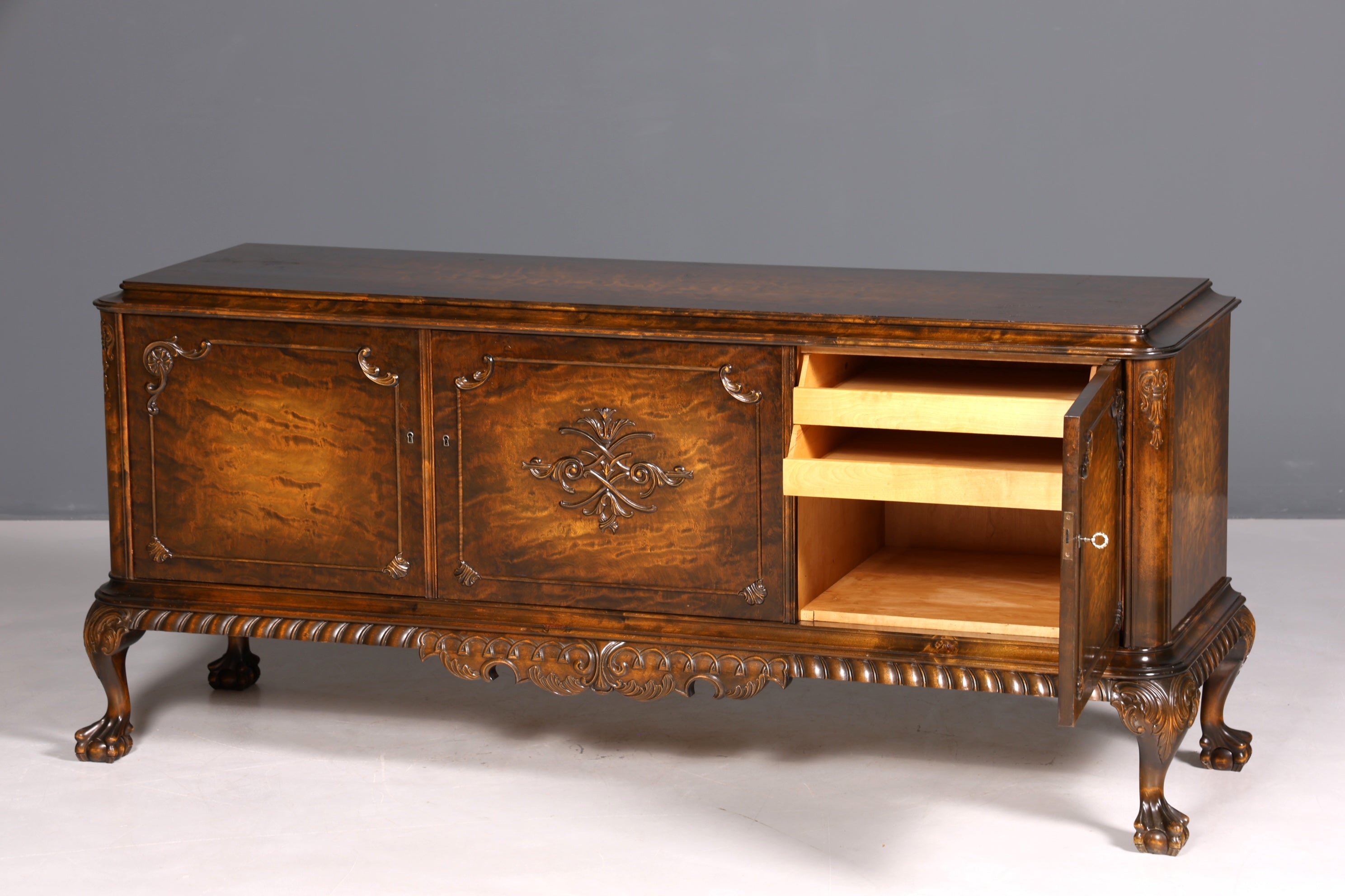 Traumhaftes Chippendale Sideboard Barock Stil Schrank Antik 50s 60s TV Kommode