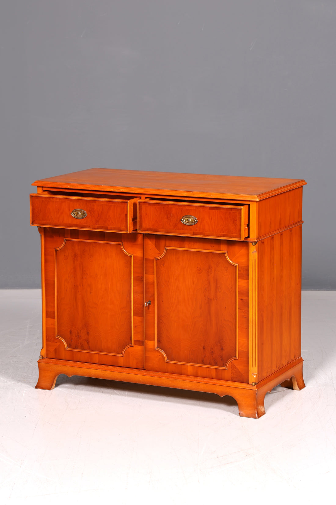 Dreamlike Original Heldense Cabinet Yew Antique Style Chest of Drawers Sideboard English England