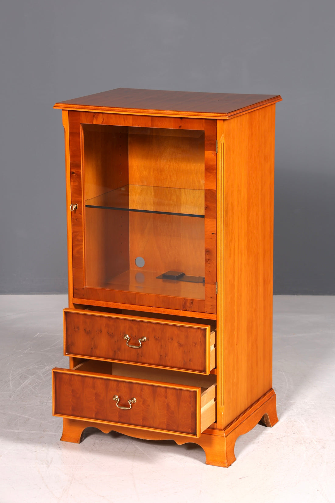 G015 Finish Wunderschöne Englische Vitrine Eibe Bücherschrank Buffet Antik Stil Glasvitrine