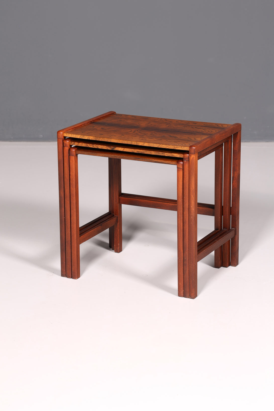Filigrane mid-century tafelset, palissanderhouten salontafels, set van 3, bijzettafels, vintage