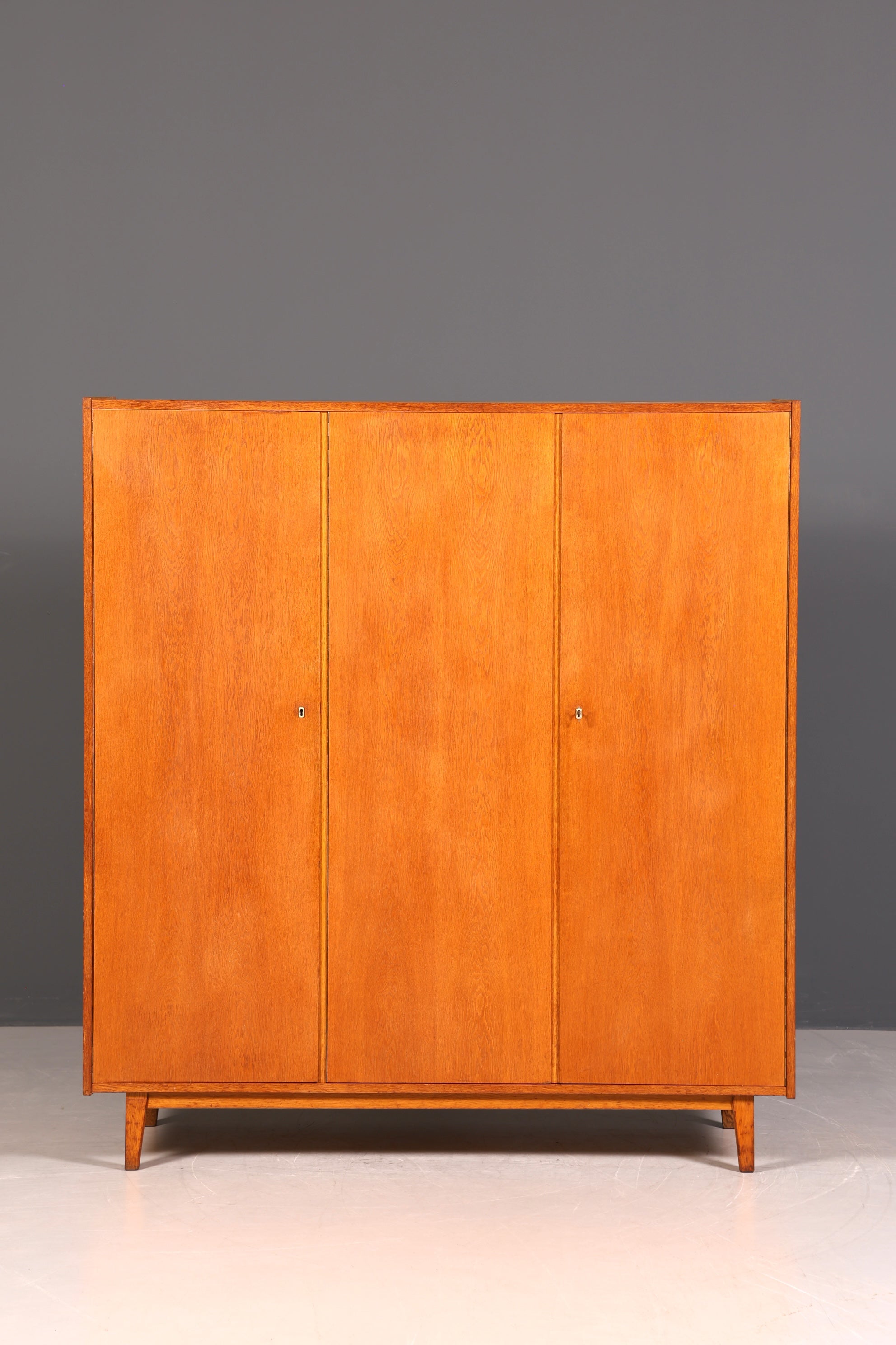 G384 Finish Traumhafter Mid Century Kleiderschrank Vintage Schrank Retro Wäscheschrank (Kopie)