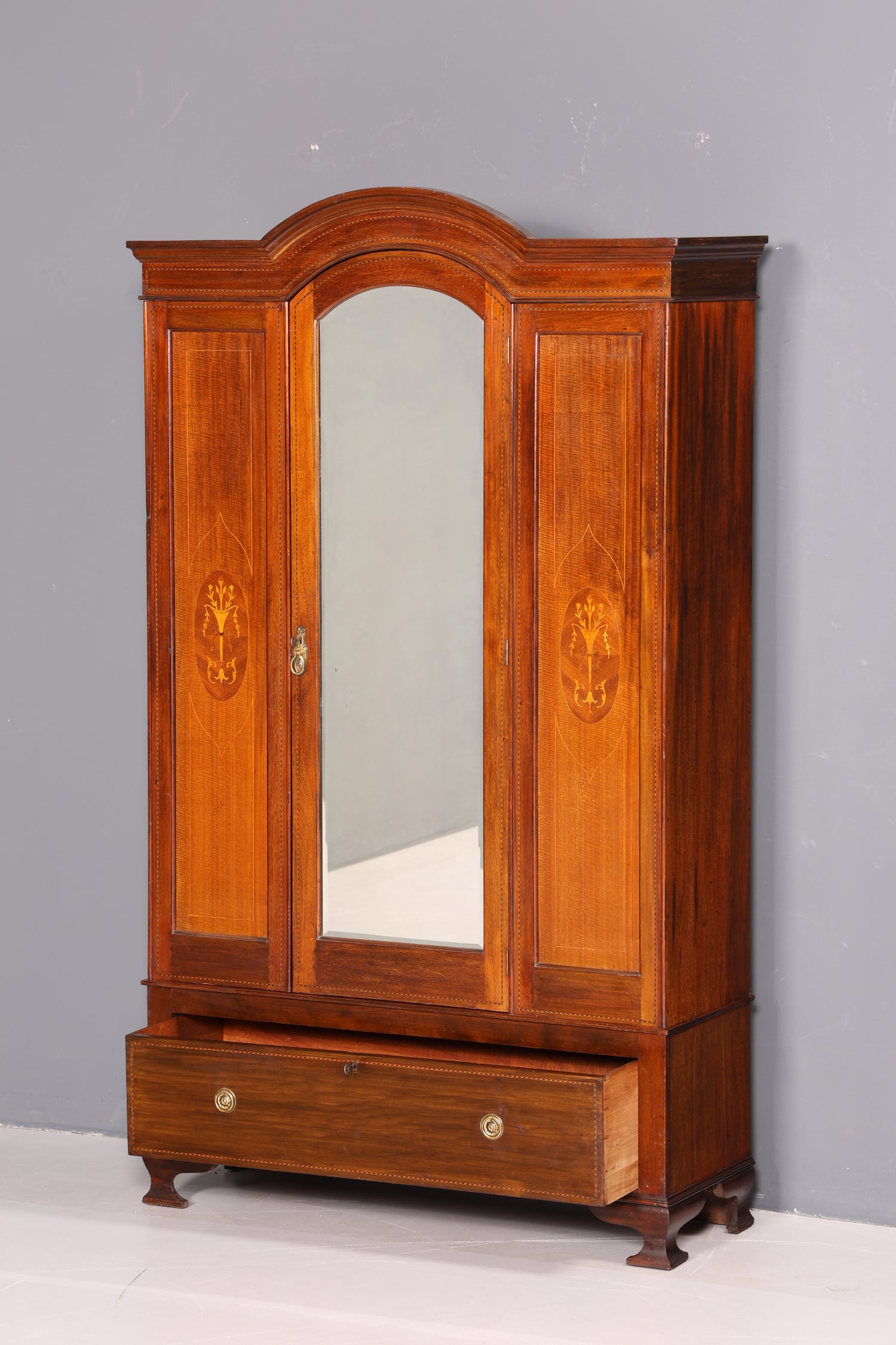 Traumhafter Jugendstil Kleiderschrank um 1910 Englisch Massiv Holz Antik Schrank Dielenschrank Wäscheschrank