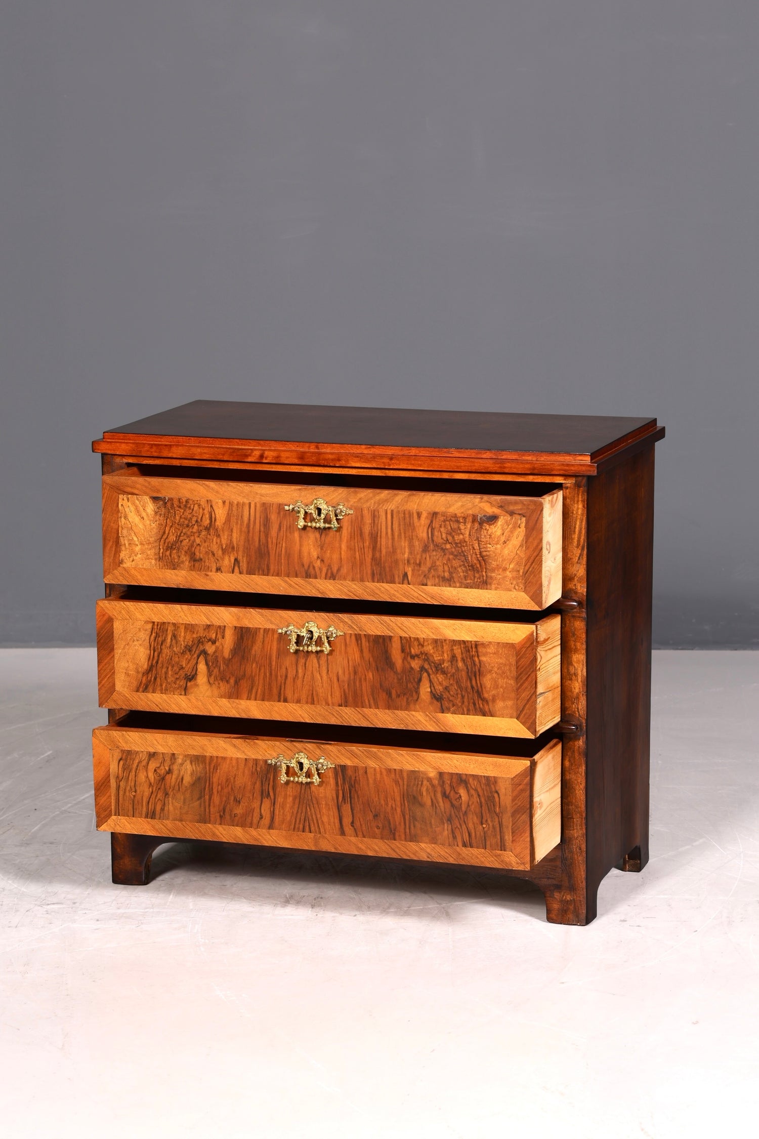 Stilvolle Gründerzeit Kommode Jugendstil Antik Sideboard Schubladenkommode Wäschekommode