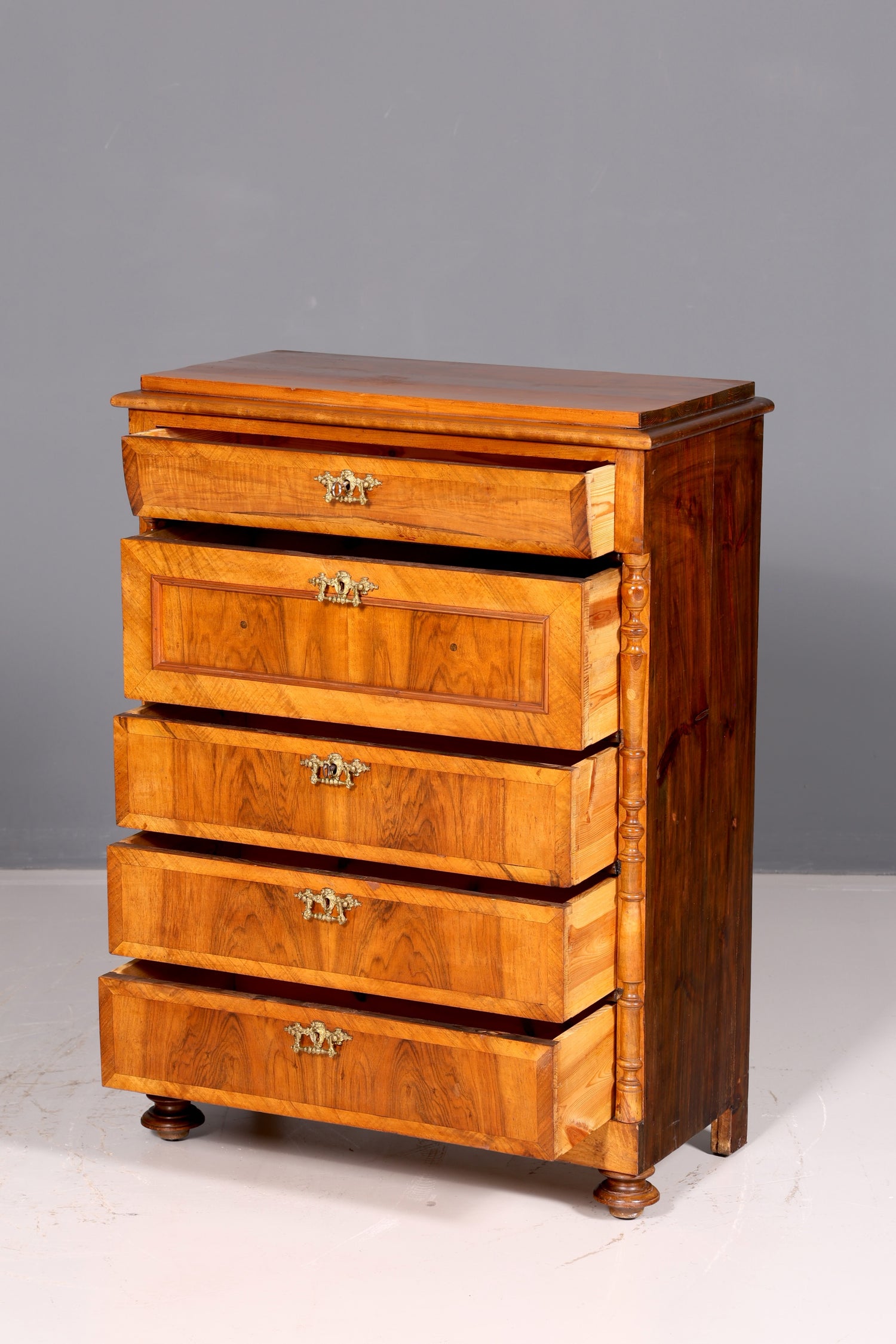 Prachtige Gründerzeit-commode in jugendstijll, vertico, ladekast, linnenkast, antiek massief hout