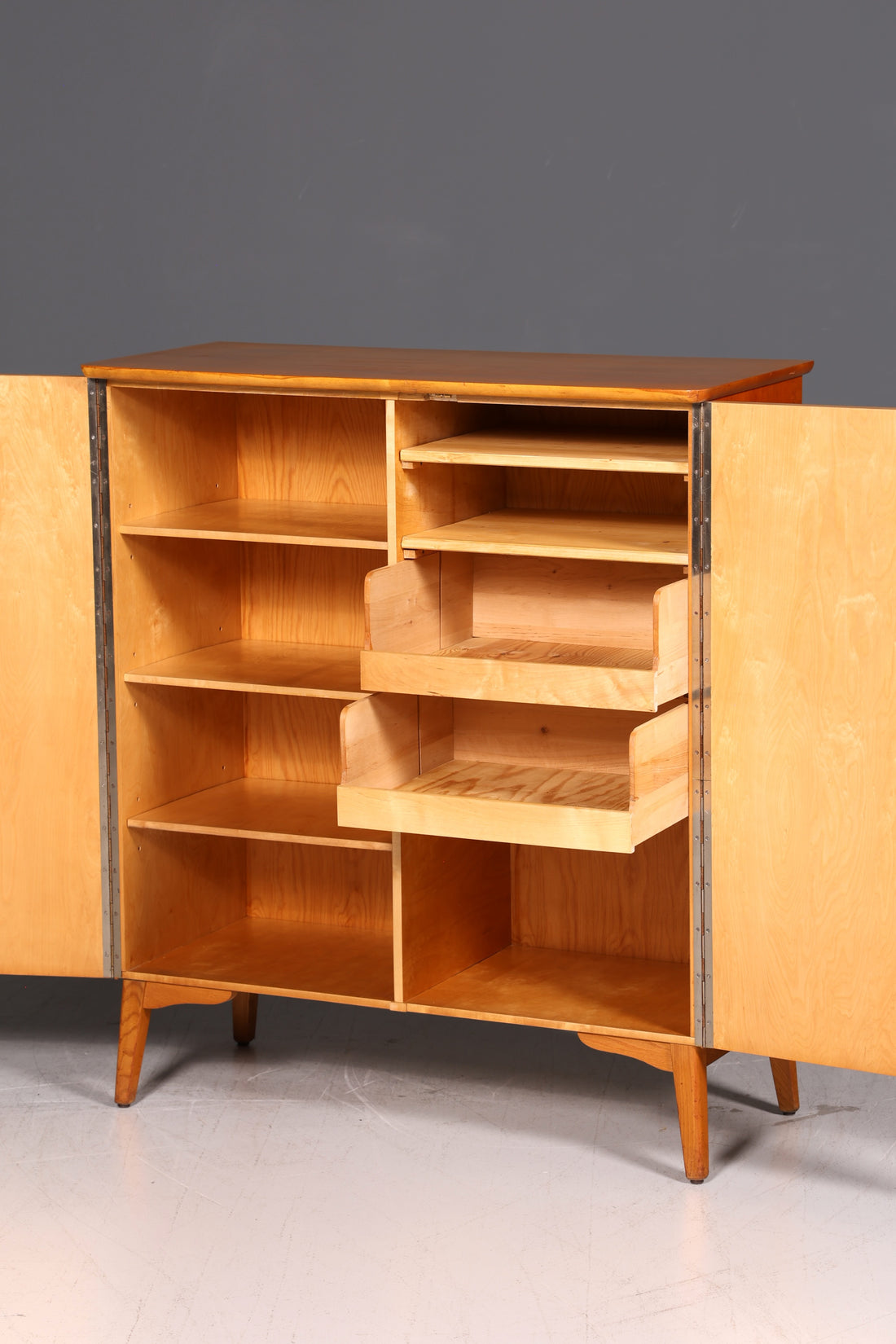 Prachtige Mid Century kast jaren 60 vertiko highboard linnenkast archiefkast ladekast echt hout vintage