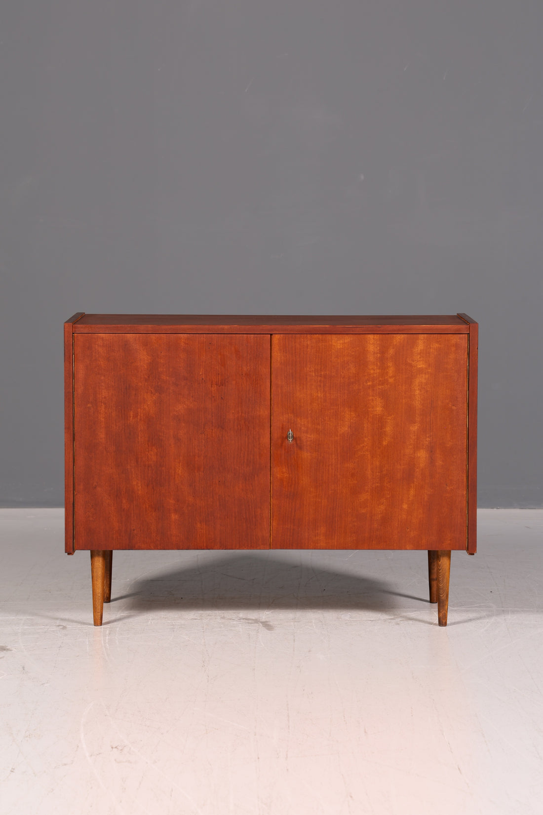 Prachtige mid-century ladekast, vintage kast, retro halmeubel, jaren 60, hout