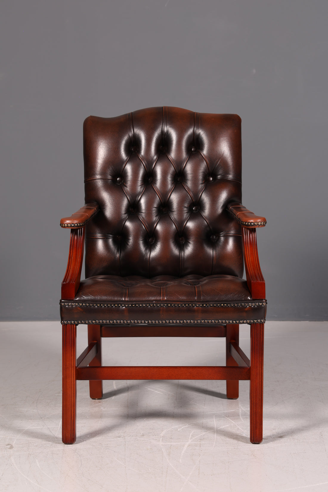 Wunderschöner Original Chesterfield Armlehnstuhl Braun Echt Leder Englisch Herrensessel Schreibtischstuhl Bürostuhl Antik