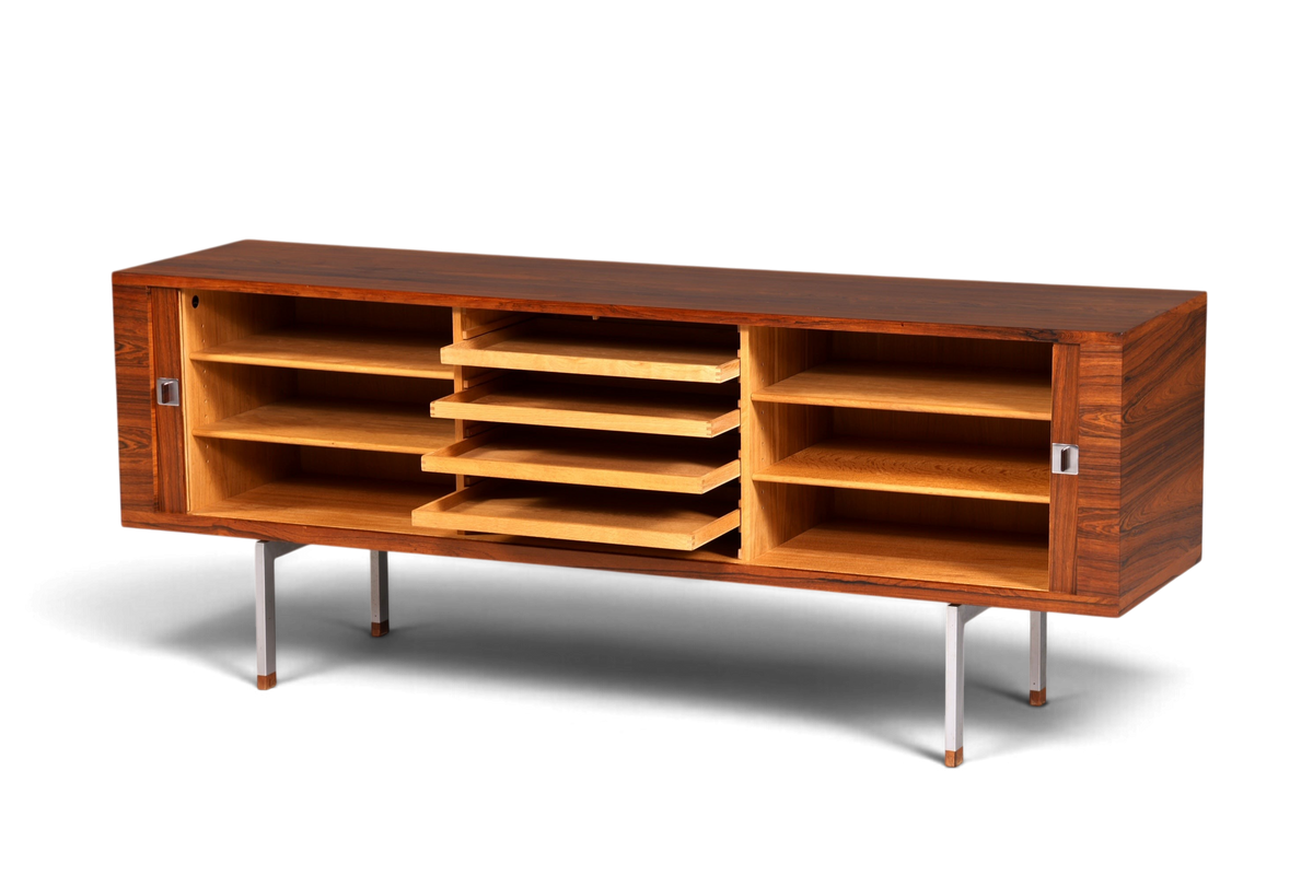 Beeindruckendes Original Hans J. Wegner für RY Møbler Modell RY 25 Sideboard Palisander Holz TV Kommode Vintage Schiebetür Schrank 2 von 2