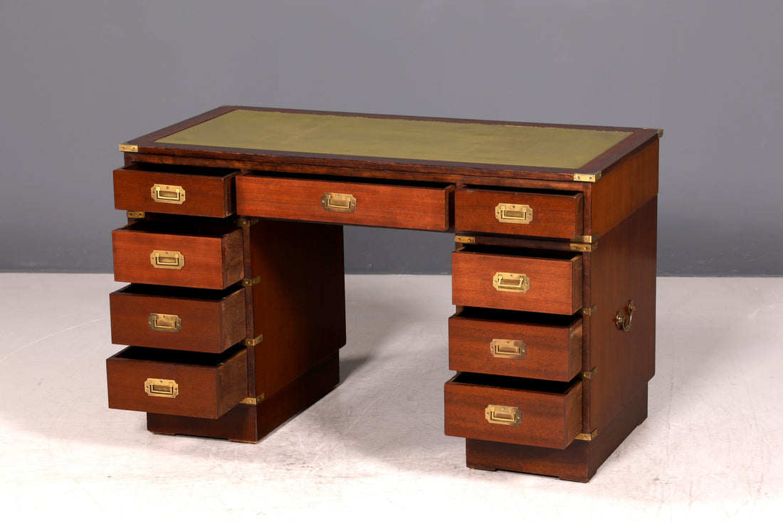 Wunderschöner Maritimer Schreibtisch Englischer Military Chest Bürotisch Office Table mit echt Lederauflage