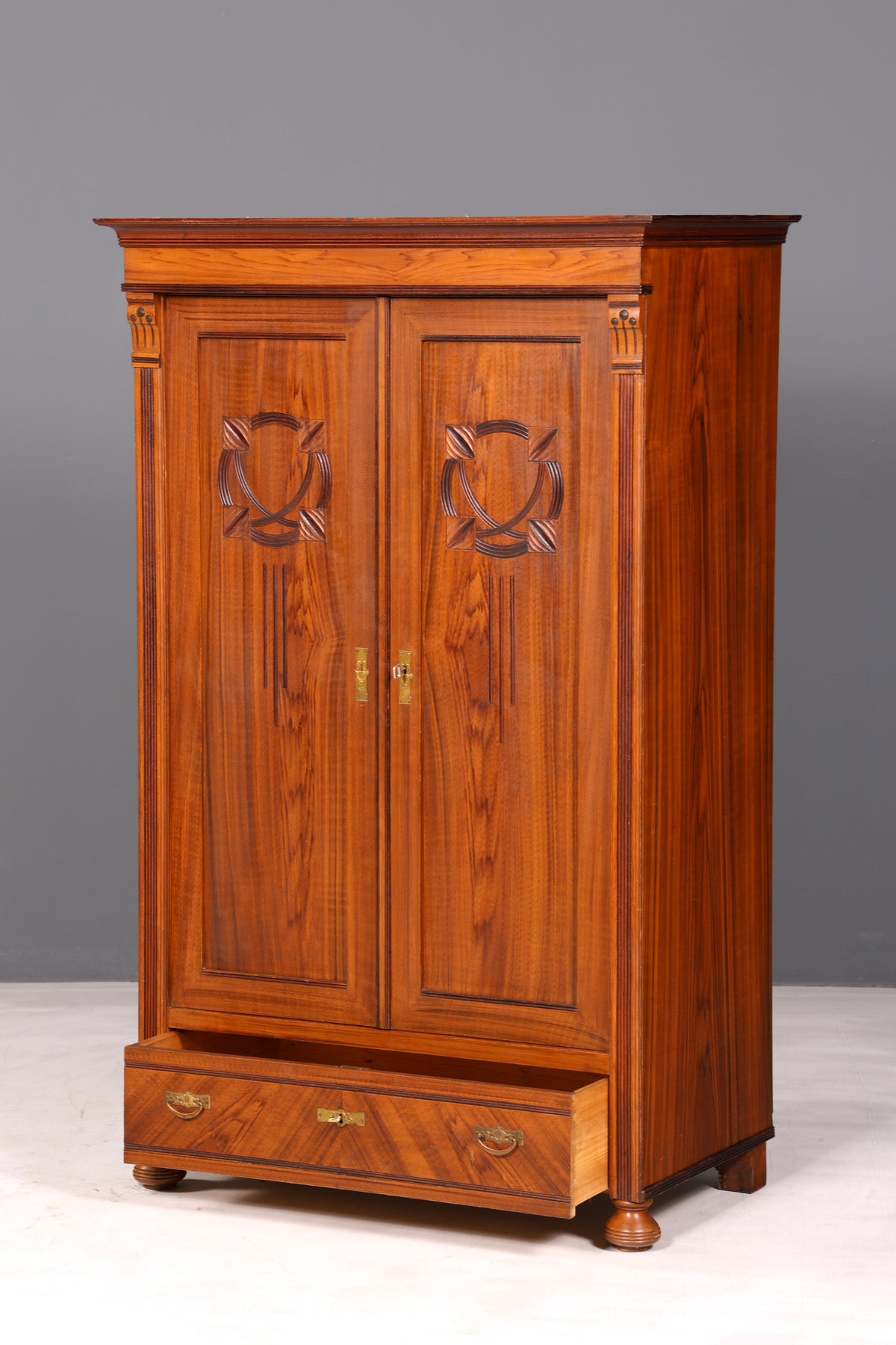 Wunderschöner Jugendstil Schrank Antik um 1880 Eiche Kleiderschrank Dielenschrank Wäscheschrank Massivholz