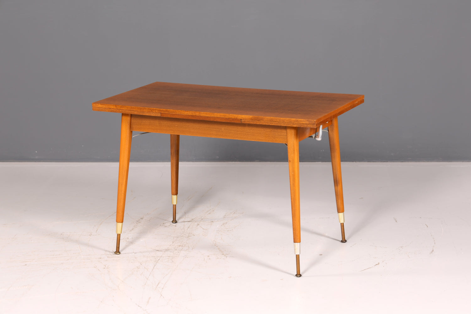 Prachtige midcentury-keukentafel, vintage uitschuifbare en in hoogte verstelbare eettafel uit de jaren 60 van hout