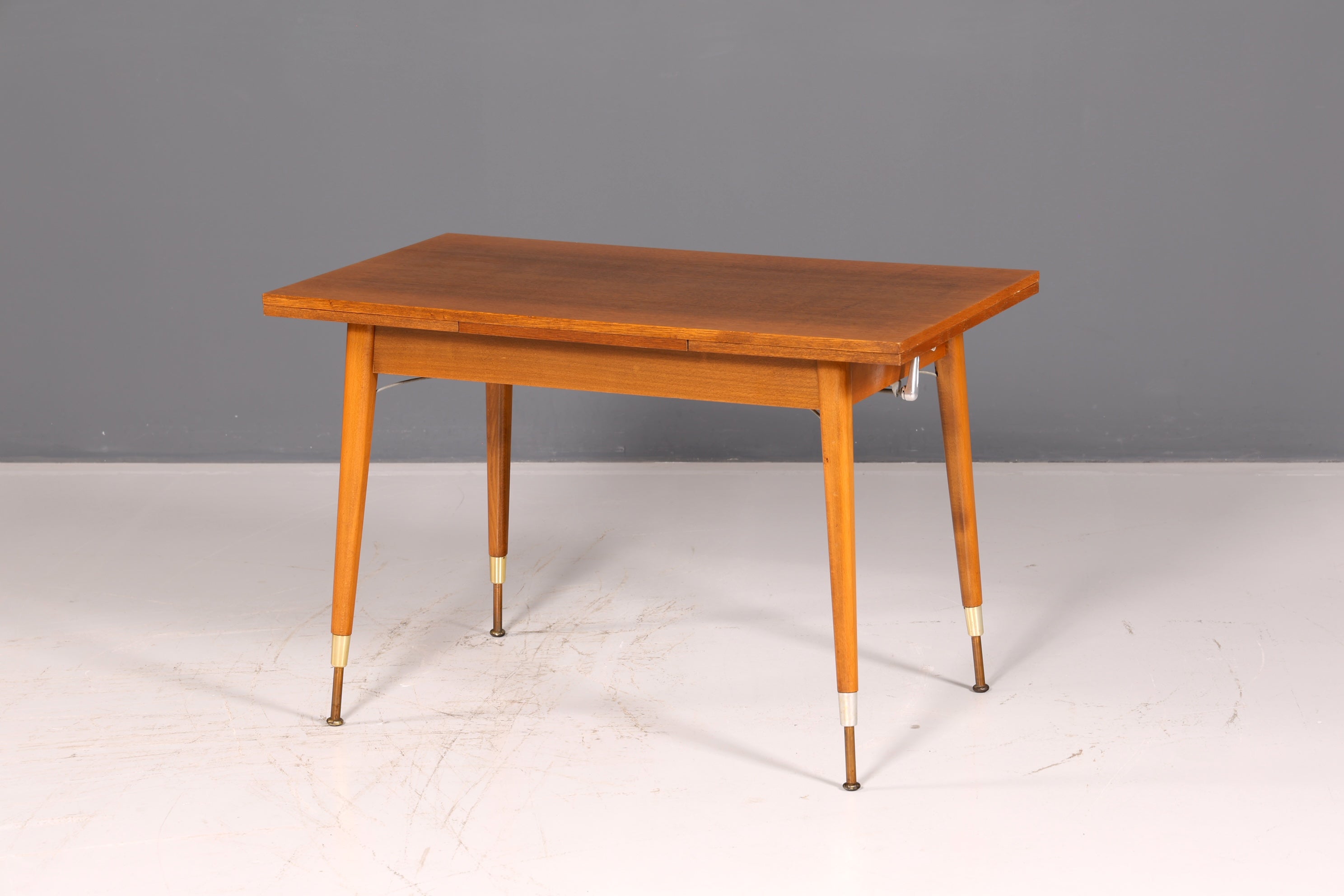 Prachtige midcentury-keukentafel, vintage uitschuifbare en in hoogte verstelbare eettafel uit de jaren 60 van hout