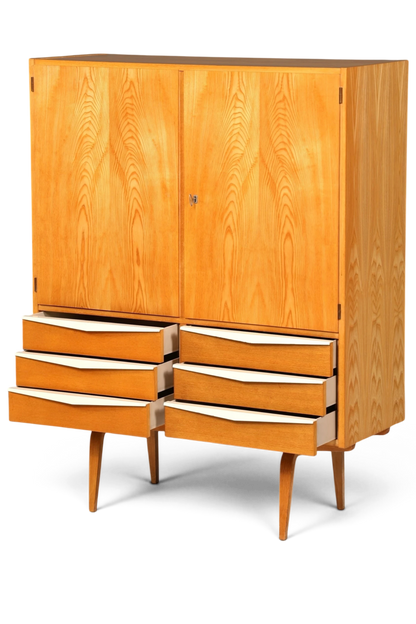 Hauptstadt Möblerei Hellerau Schrank Modell 427 aus Eschenholz im Mid-Century-Design mit Schubladen und Türen
