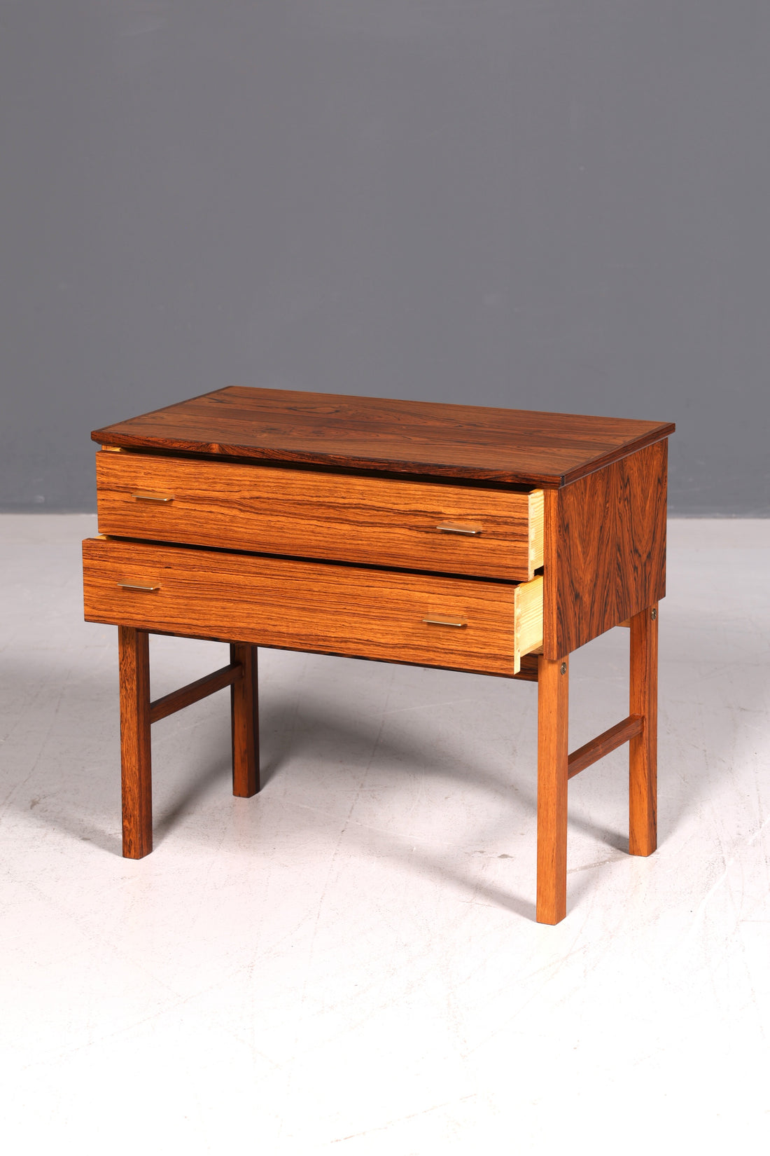 Prachtige mid-century ladekast vintage hal ladekast nachtkastje retro jaren 60 dressoir hout Scandinavisch