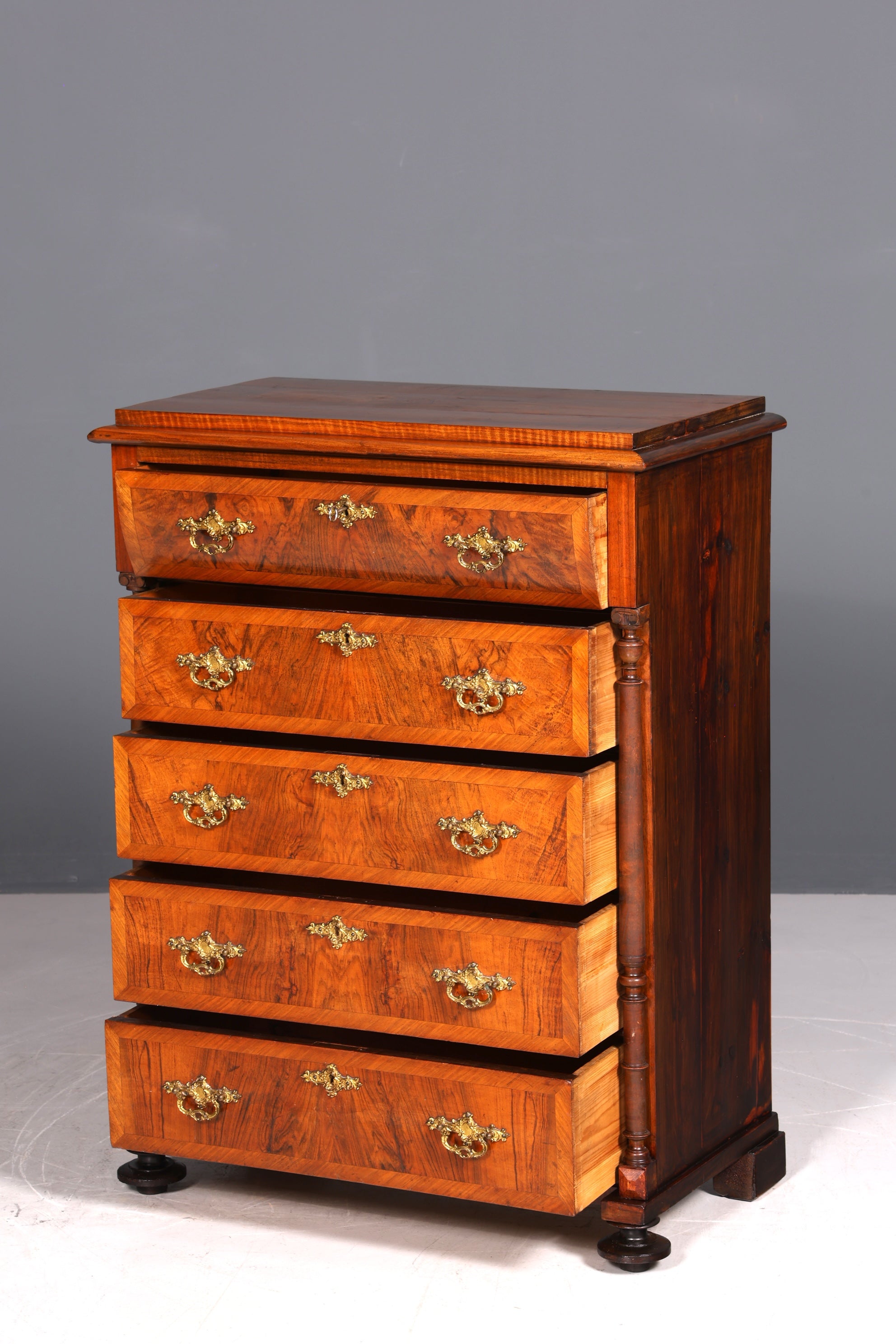 Beautiful Gründerzeit (late 19th-century) Louis Philippe chest of drawers, circa 1880