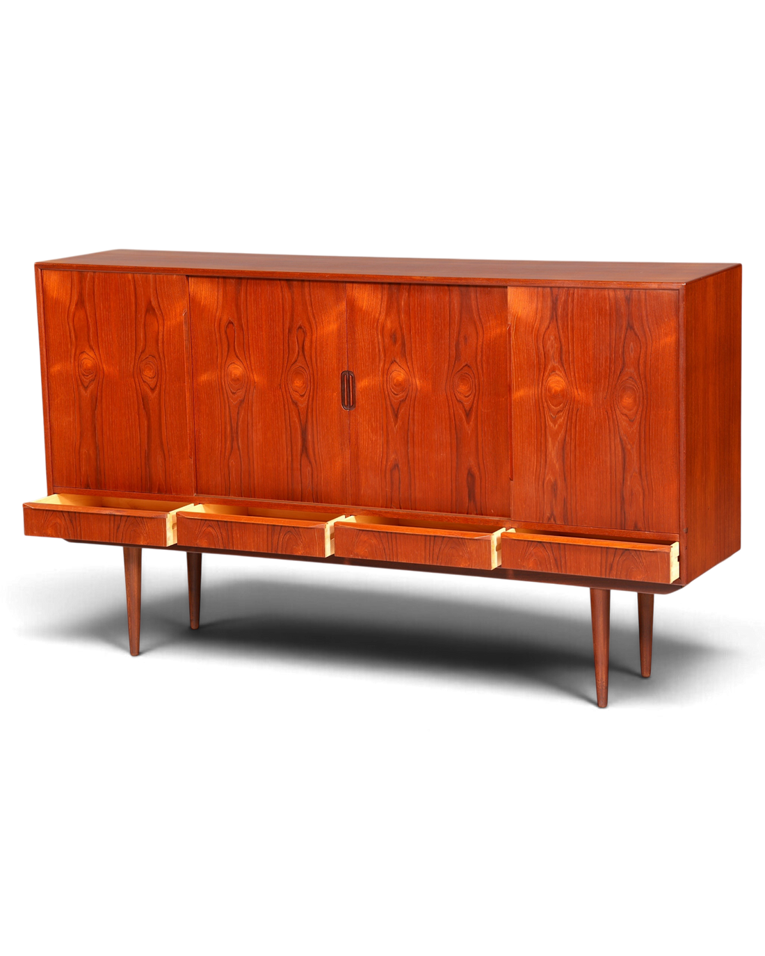 Hauptstadt Möblerei Mid Century Highboard aus massivem Holz im dänischen Design mit ausziehbaren Tablaren