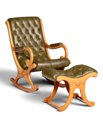 Hauptstadt Möblerei Schaukelstuhl mit Hocker aus grünem Leder und hellem Holz im klassischen Chesterfield-Stil