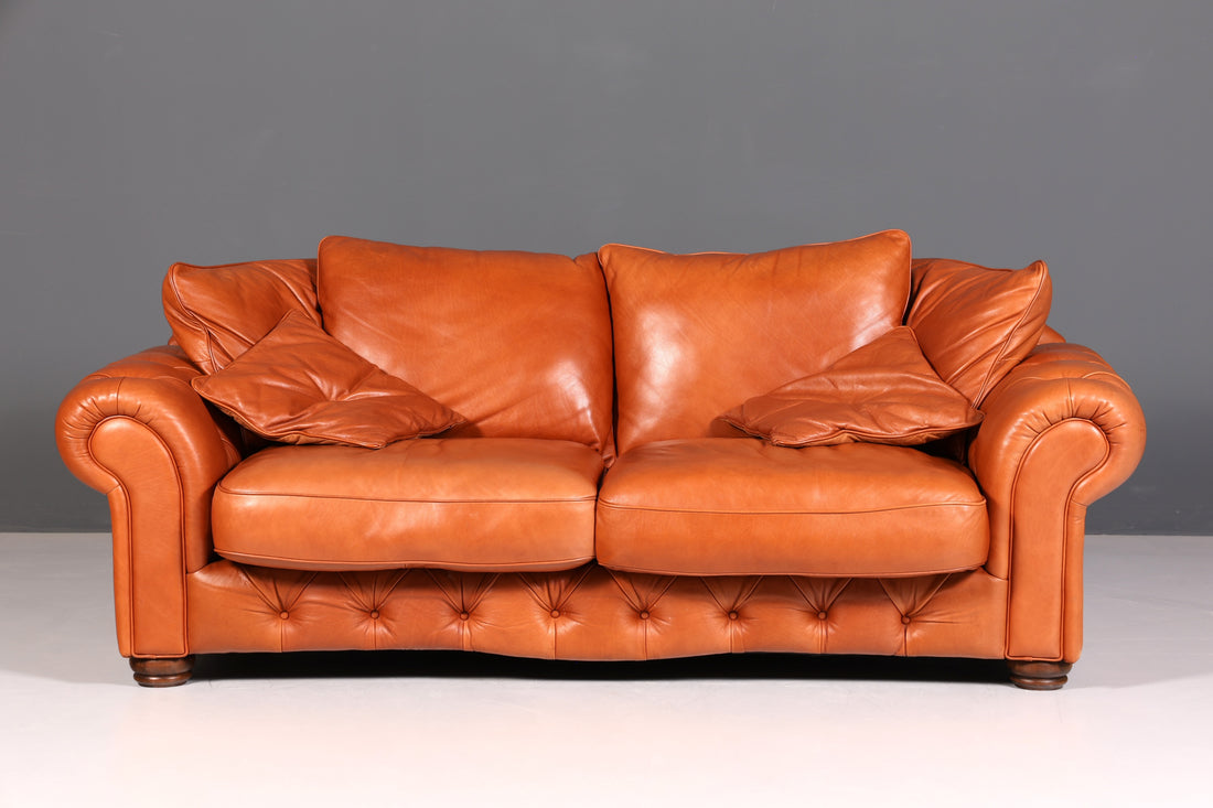 Wunderschönes Chesterfield Design Sofa Englisches echt Leder Couch Cognac Lounge Sofa