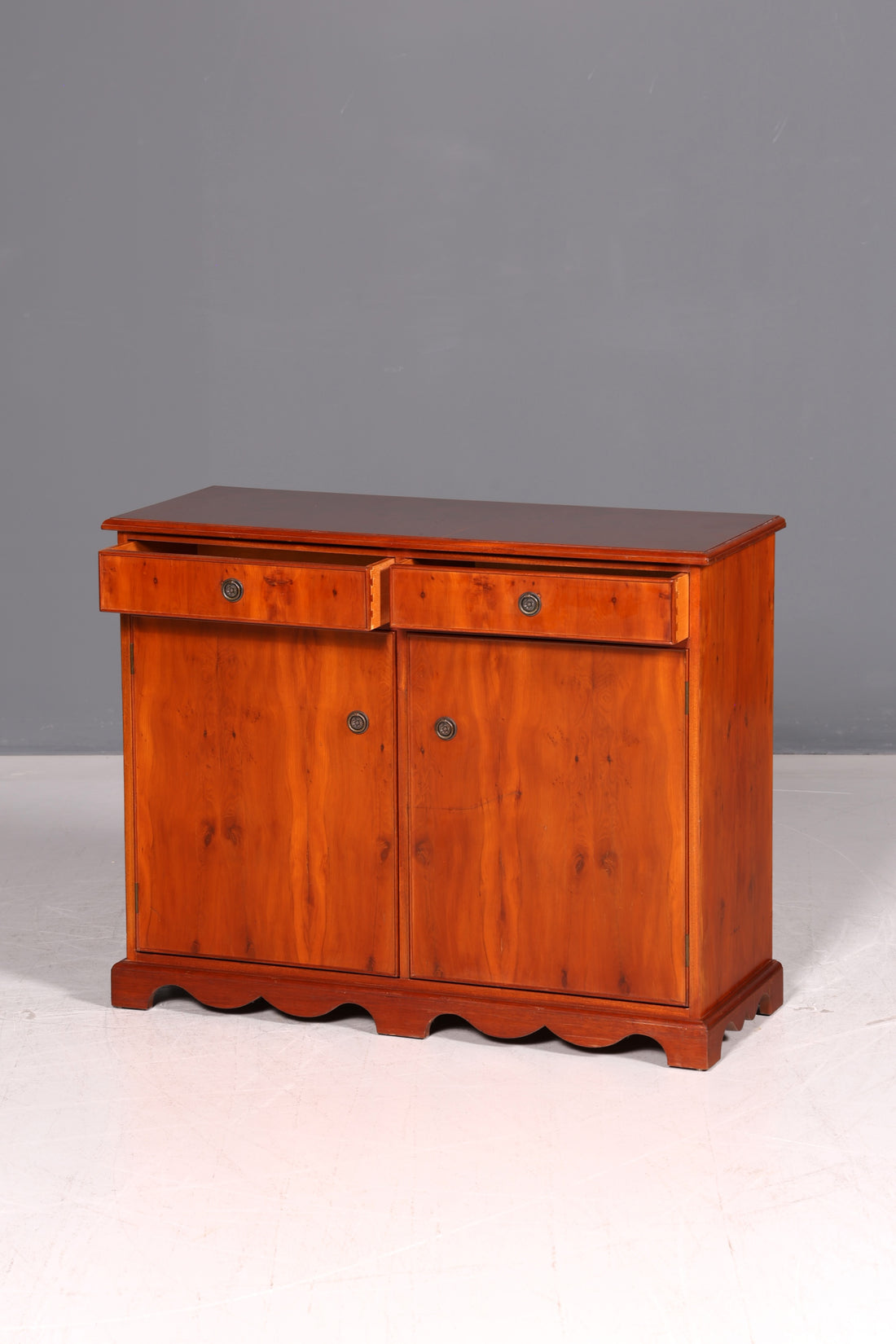 Prachtige Engelse kast ladekast taxus dressoir buffetkast vintage