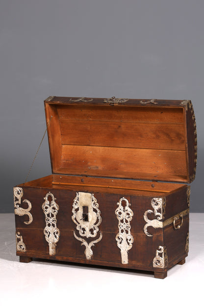 Magnificent original Baroque chest circa 1758, linen chest, solid oak wood, dowry chest, antique box
