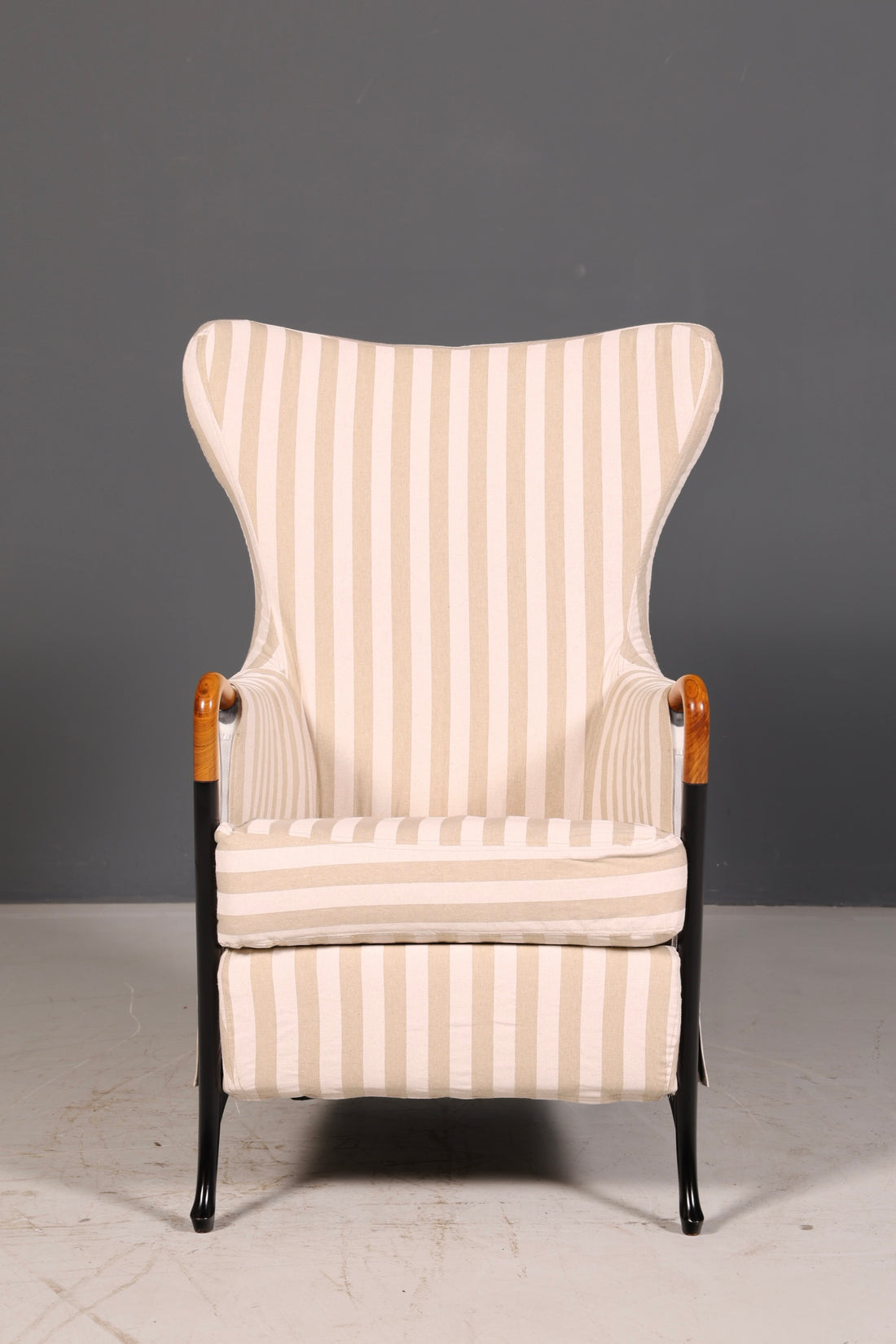 Elegante originele Giorgetti Progetti-vleugelfauteuil, design van Umberto Asnago, fauteuil, Italië, stoffen bekleding, vintage