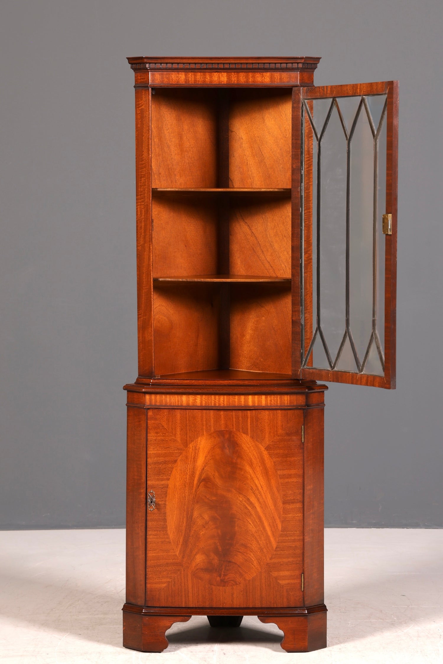 G248 Finish Wunderschöne Englische Eckvitrine Mahagoni Antik 60s echt Holz Schrank Eckschrank Glasvitrine (Kopie)