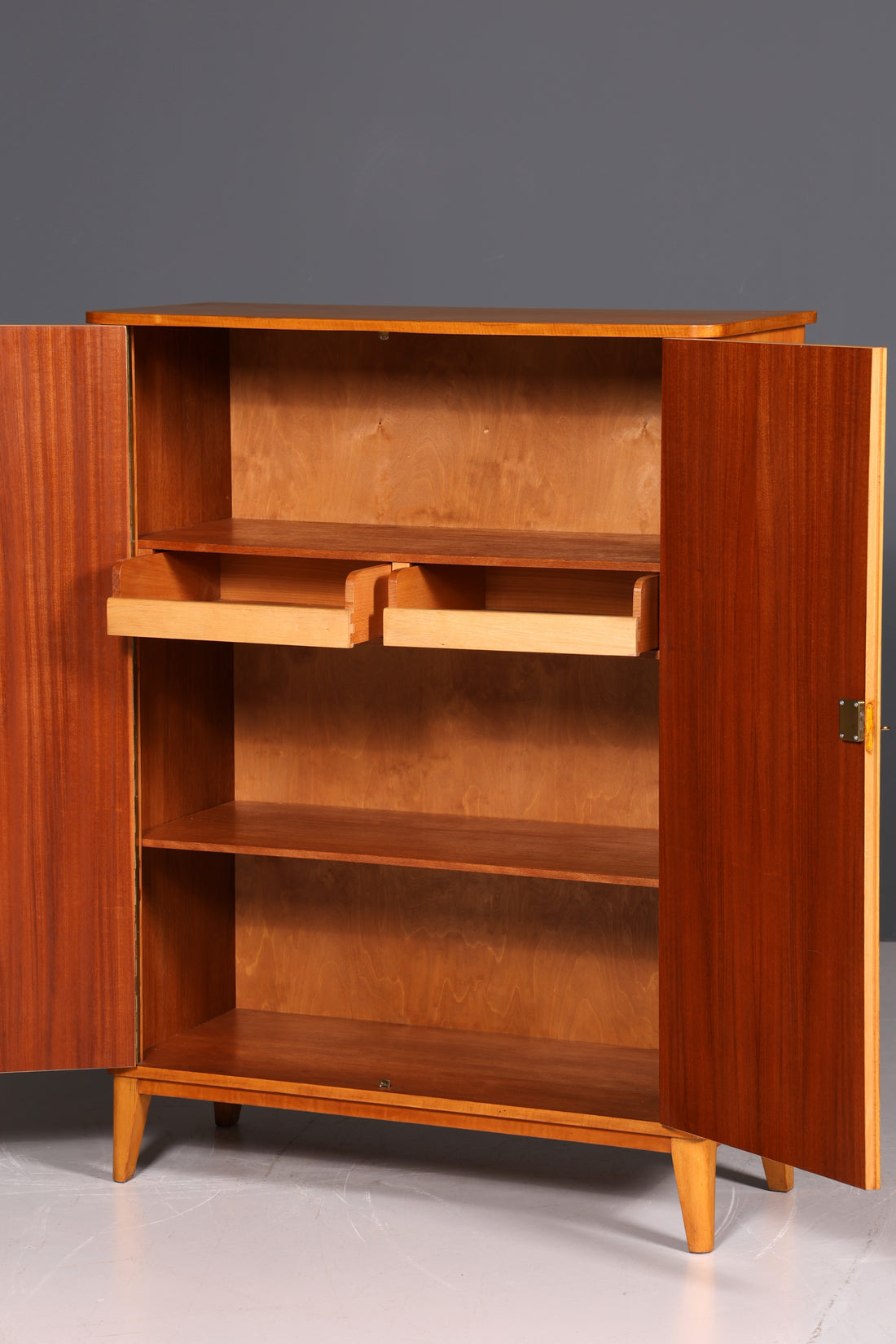 F879 Finish cm Wunderschöner Mid Century Schrank 60er Jahre Wäscheschrank Aktenschrank Kommode (Kopie)