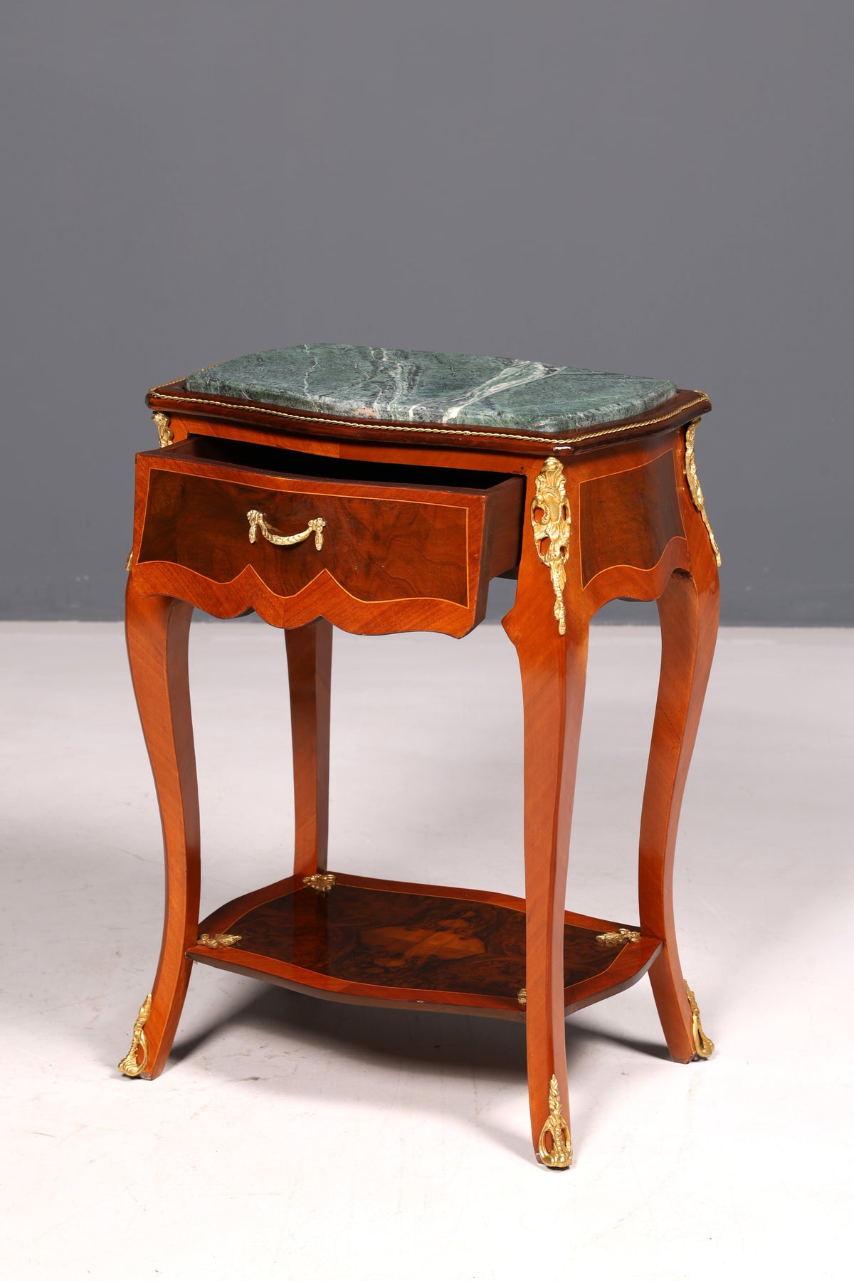 Prachtige Louis XV-bijzettafel in barokstijl, marmeren commode en telefoontafel
