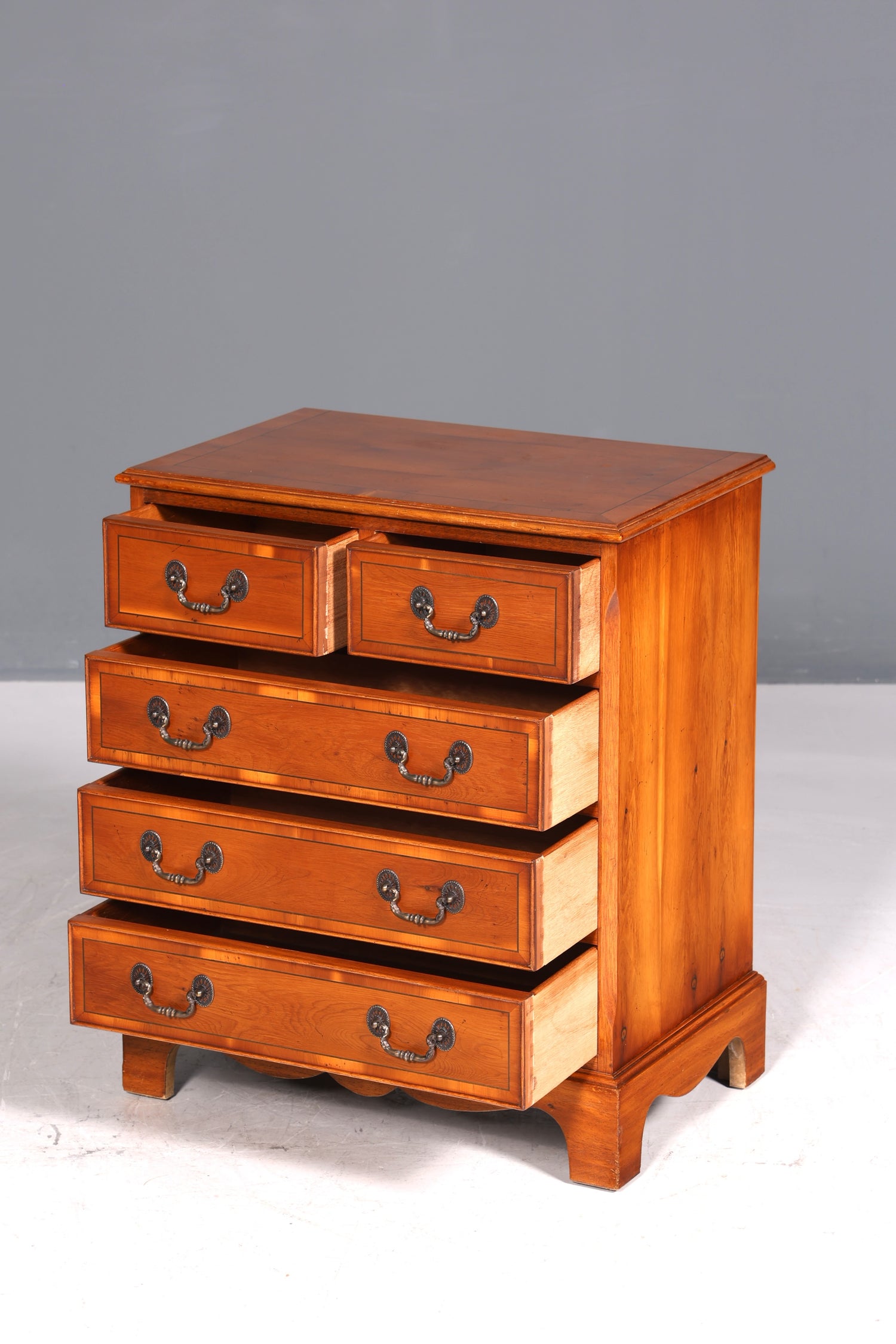 Traumhafte Englische Eibe Kommode echt Holz Schubladenkommode Antik 60er Jahre