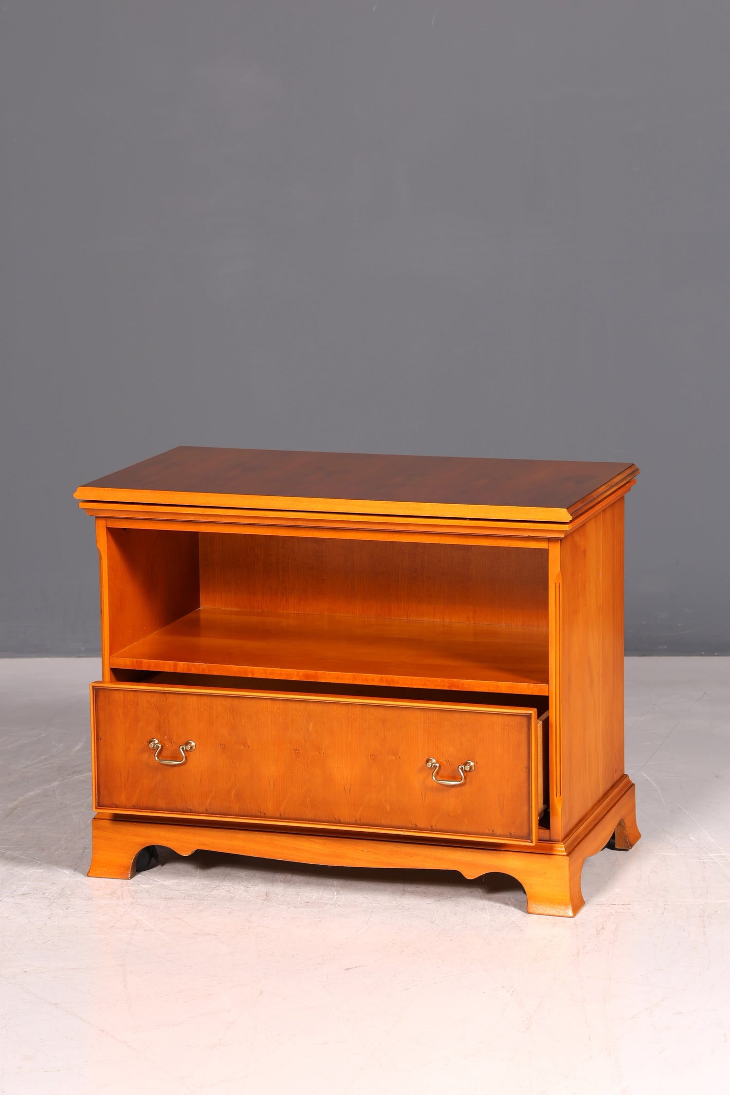 G022 Finish cm Traumhafte Englische Eibe Kommode echt Holz Schrank Antik 60er Jahre Möbel