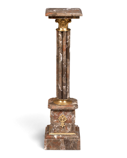 Hauptstadt Möblerei H900 Säule aus braunem Marmor mit goldenen Verzierungen und quadratischer Ablagefläche