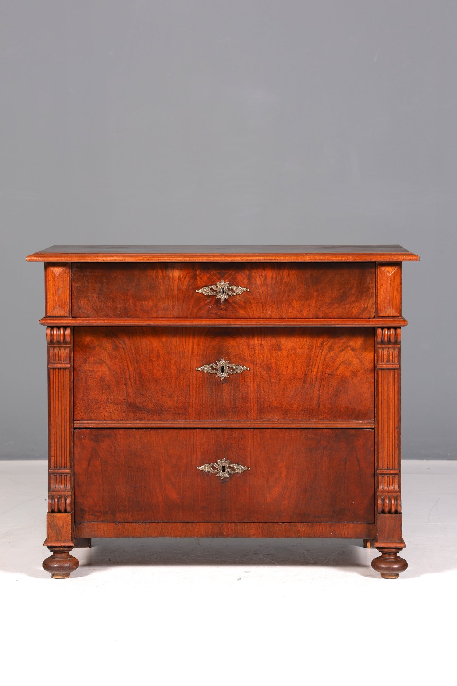 Wunderschöne Gründerzeit Kommode Louis Philippe Schubladen Kommode Nussbaum Sideboard um 1880