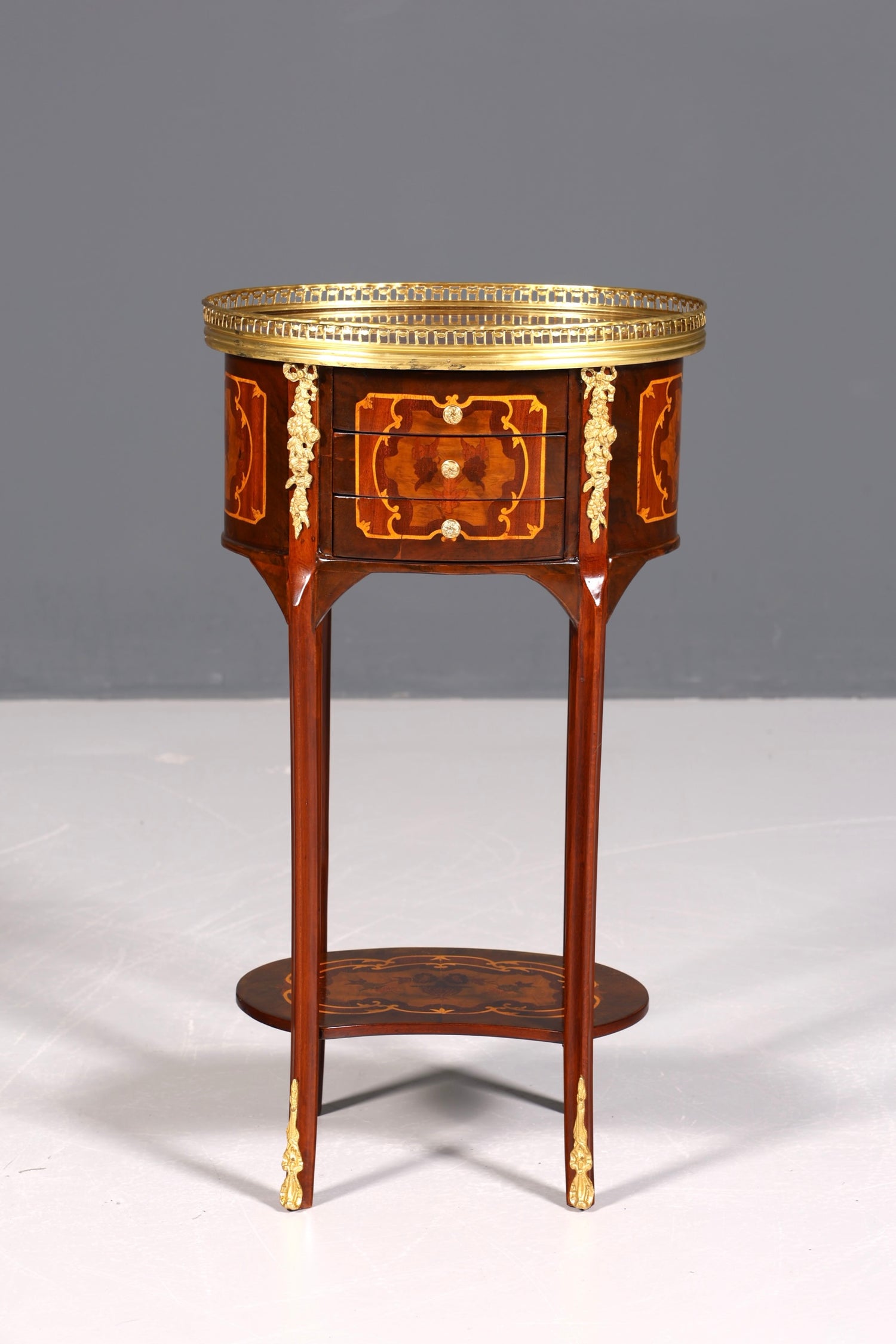 Stilvoller Barock Louis XV Stil Beistelltisch Ablagetisch massiv Kommode Antik Stil