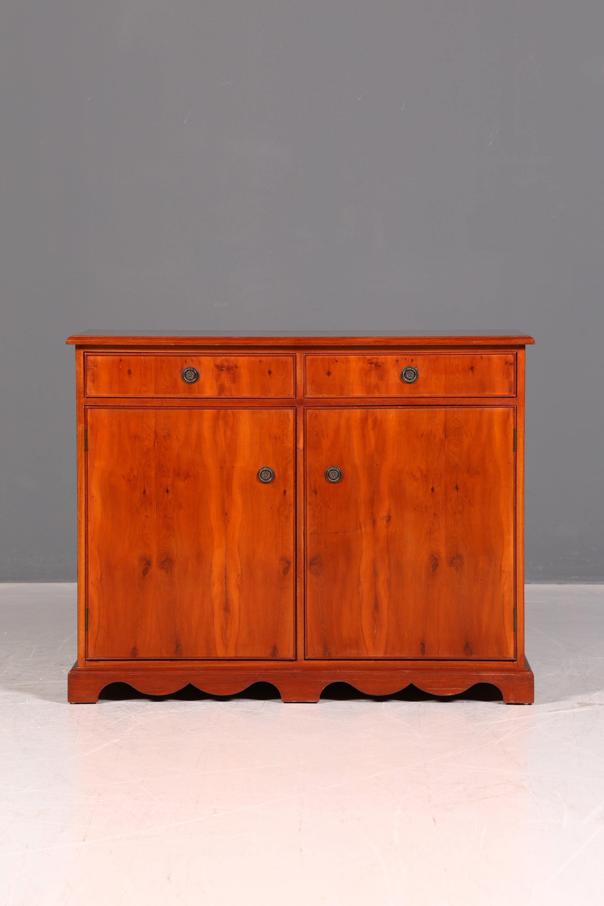 Wunderschöner Englischer Schrank Kommode Eibe Anrichte Buffet Sideboard Vintage