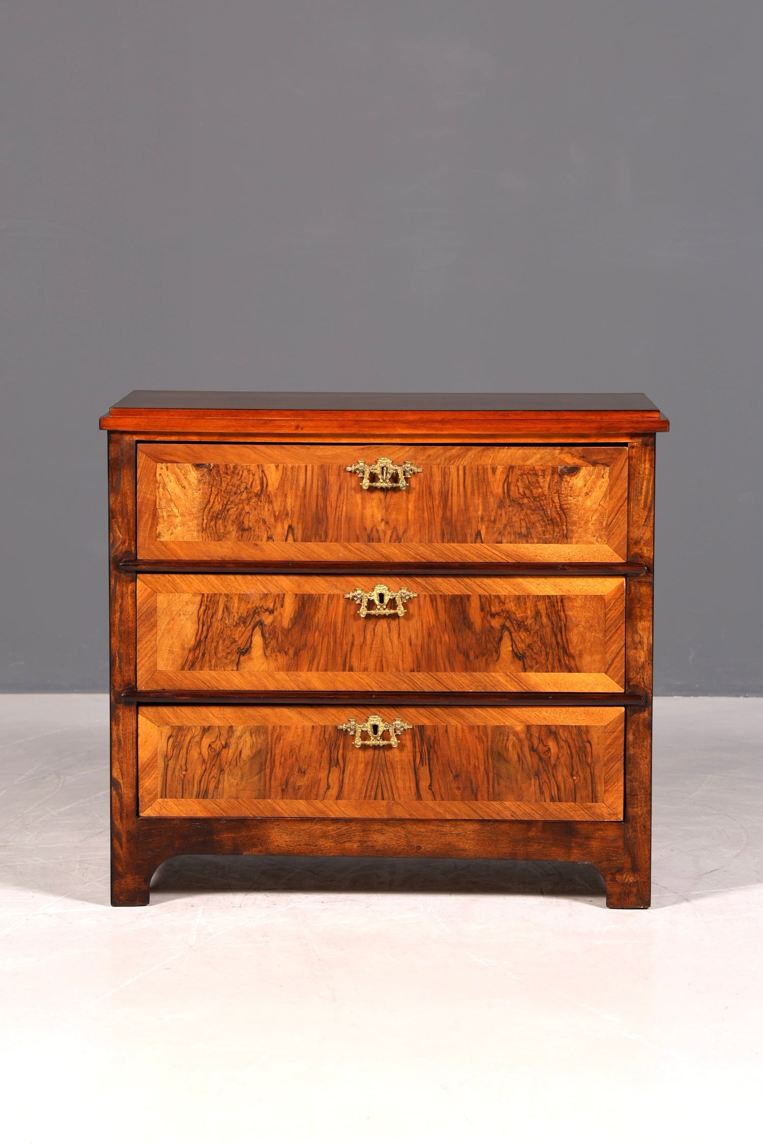 Stilvolle Gründerzeit Kommode Jugendstil Antik Sideboard Schubladenkommode Wäschekommode