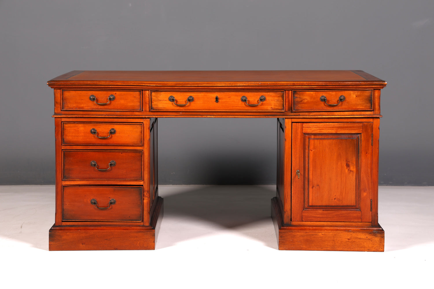 Prachtig Engels mahoniehouten bureau Kantoortafel Antiek kantoor bureau Partnerdesk Bureau
