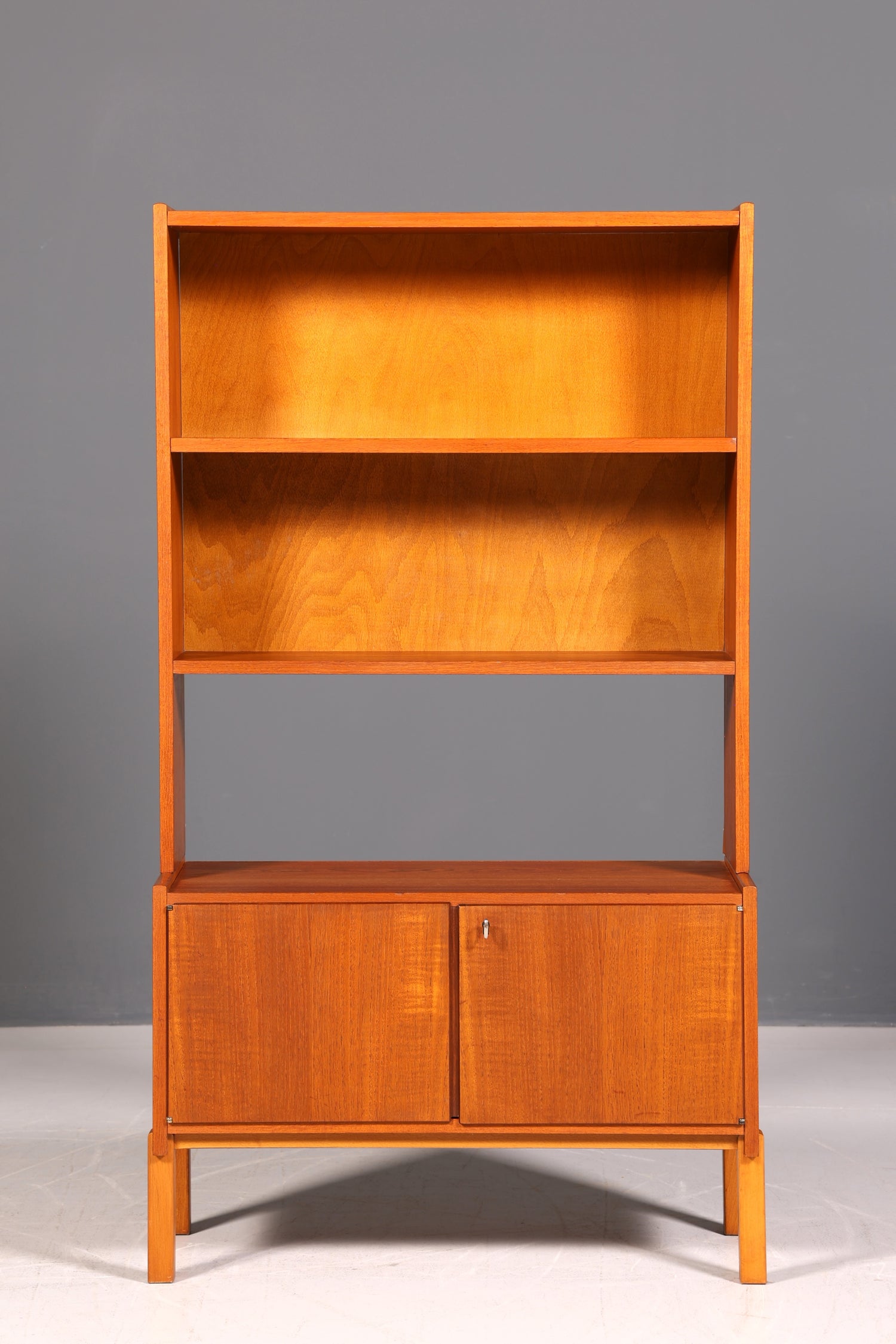 Schlichtes Mid Century Regal Danish Design Bücherregal Retro Schrank Kommode 60s Designklassiker