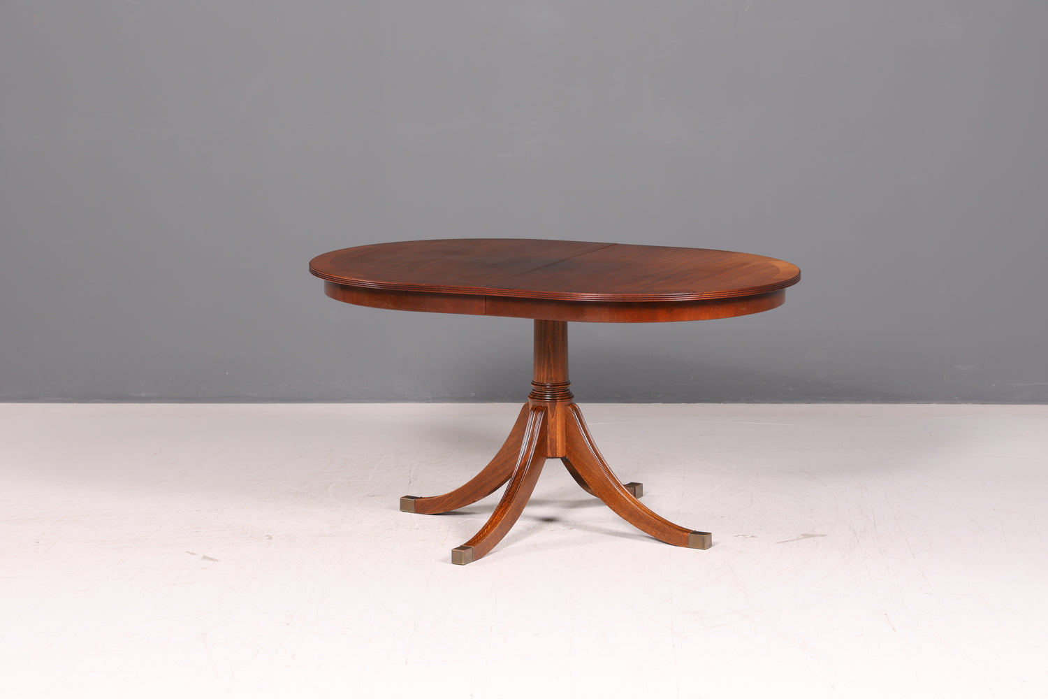 Beautiful English extendable dining table antique style 60s kitchen table mahogany