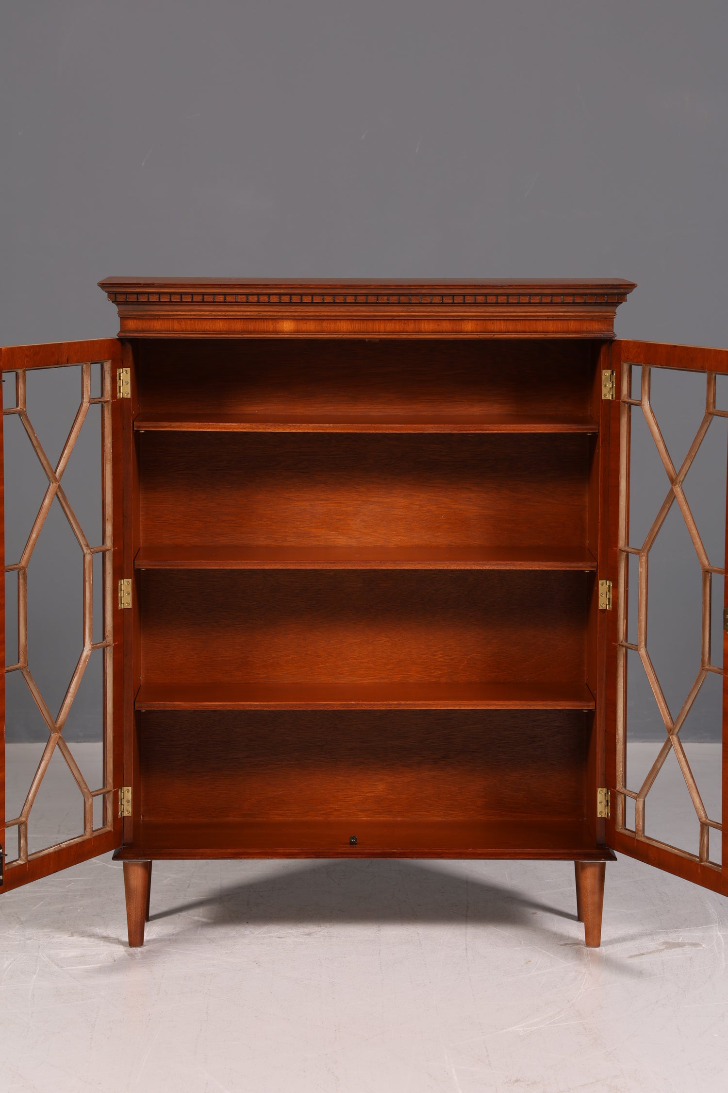 Traumhafte Englische Vitrine Mahagoni Bücherschrank Antik 60s Glasvitrine Vitrinenschrank Vintage