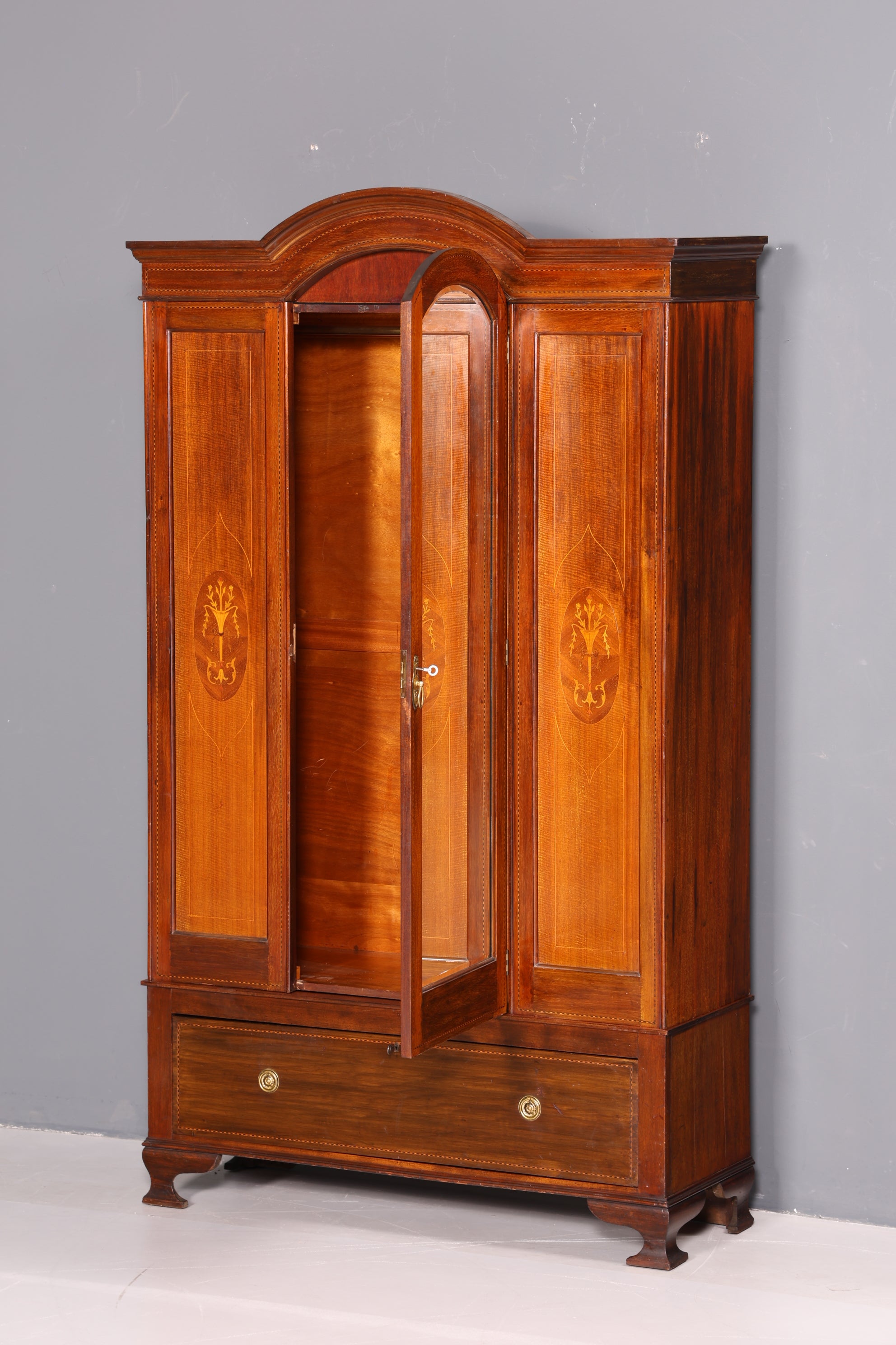 Traumhafter Jugendstil Kleiderschrank um 1910 Englisch Massiv Holz Antik Schrank Dielenschrank Wäscheschrank