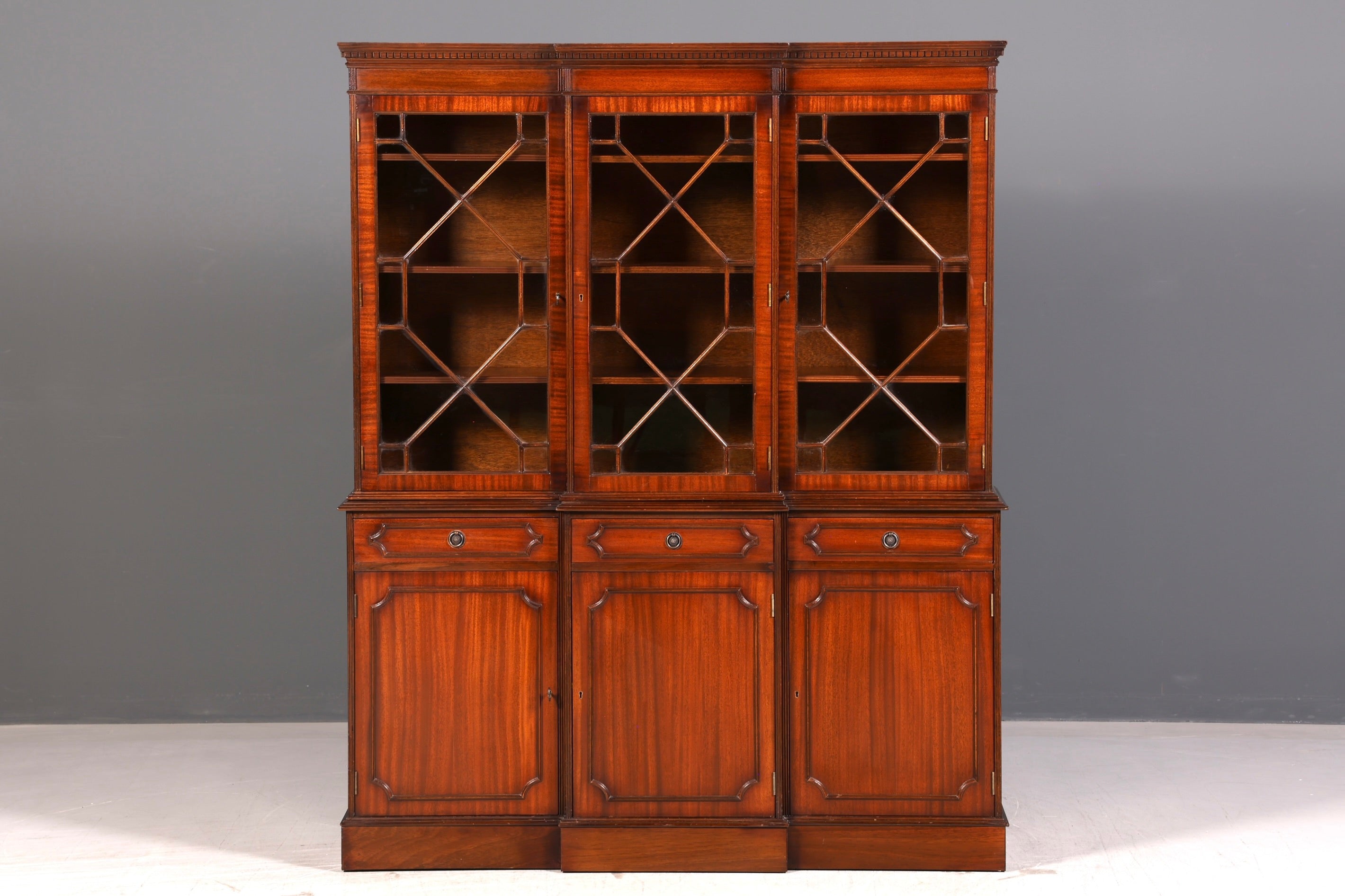 Beeindruckende Englische Vitrine Mahagoni Bibliothek Bücherschrank Glasvitrine Buffet Schrank Antik Vintage