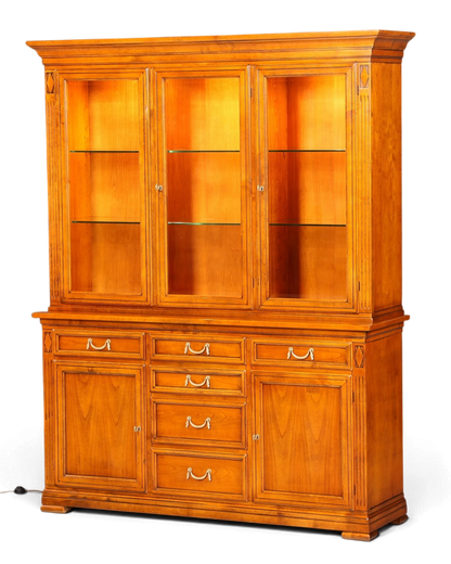 Hauptstadt Möblerei Selva Vitrine Villa Borghese aus massivem Holz mit Glasfront und Innenbeleuchtung im Antik Stil