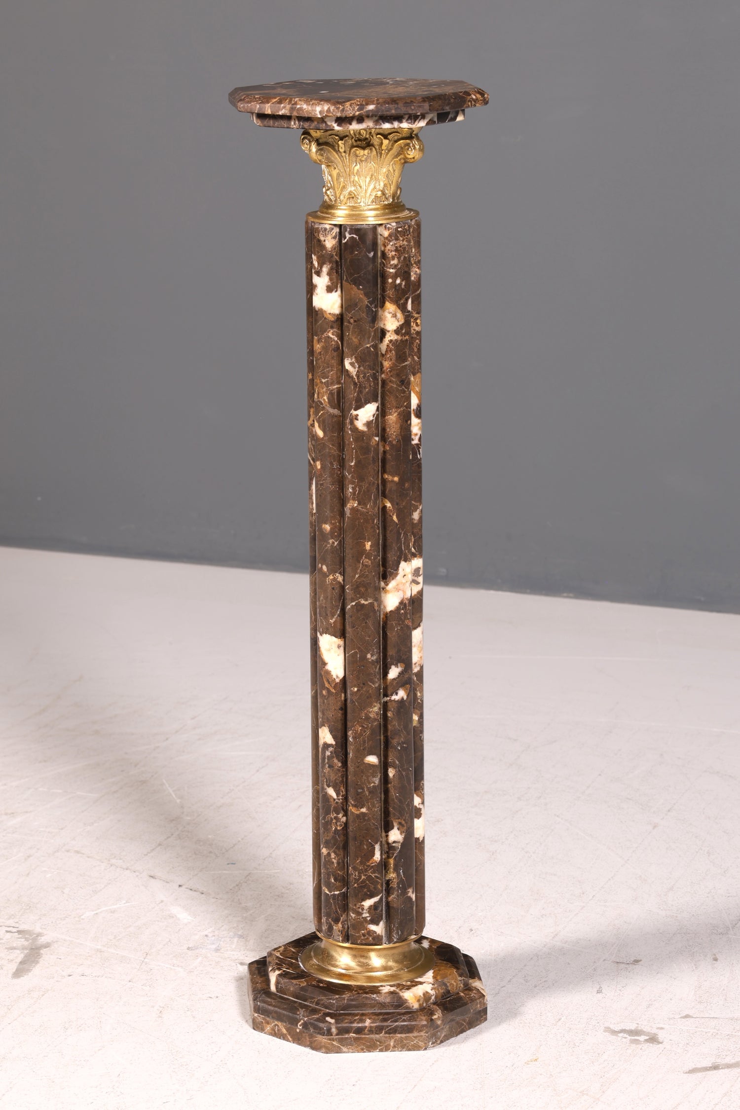 Stilvolle Barock Stil Säule Louis XV Marmor Blumensäule Naturstein Sockel Ablage