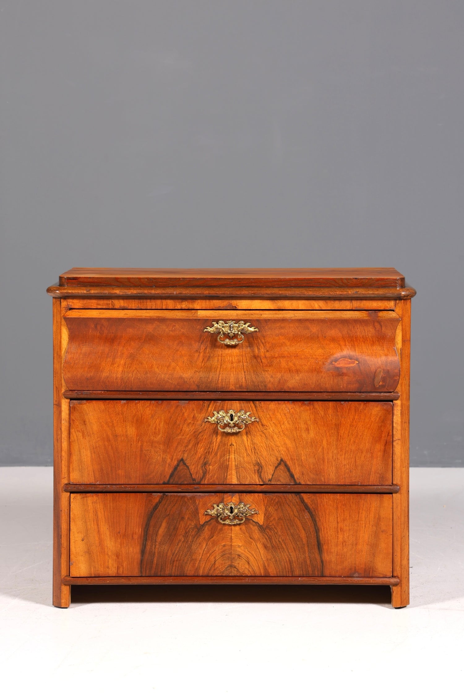 Stylish Louis Philippe chest of drawers, walnut, Biedermeier style, circa 1890