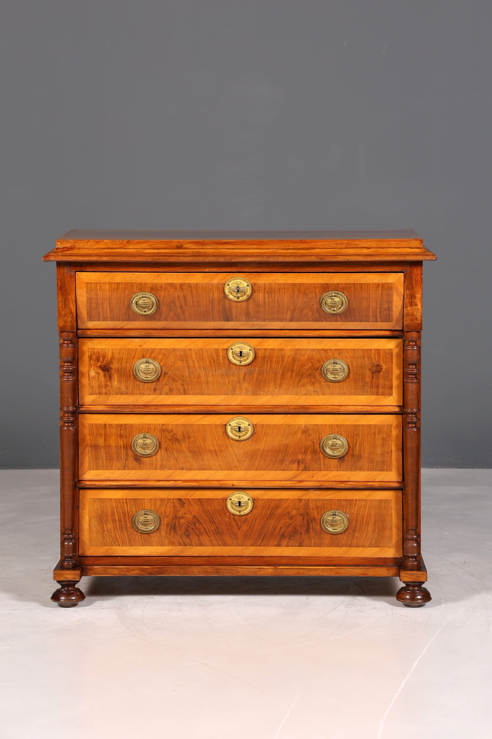 Stilvolle Gründerzeit Kommode Jugendstil Antik Sideboard Schubladenkommode Wäschekommode